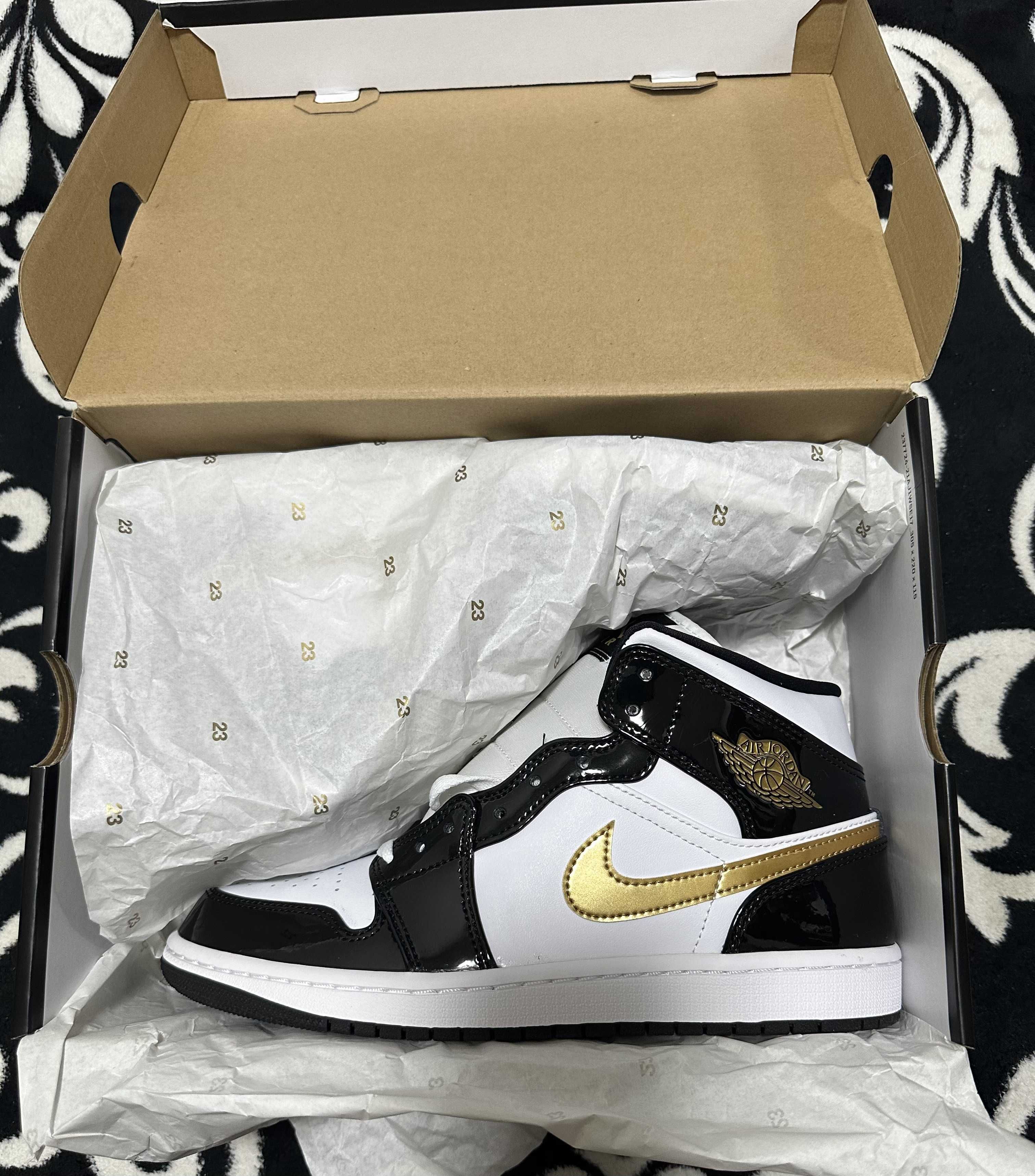 Nike Air Jordan 1 Mid SE "Metallic Gold"