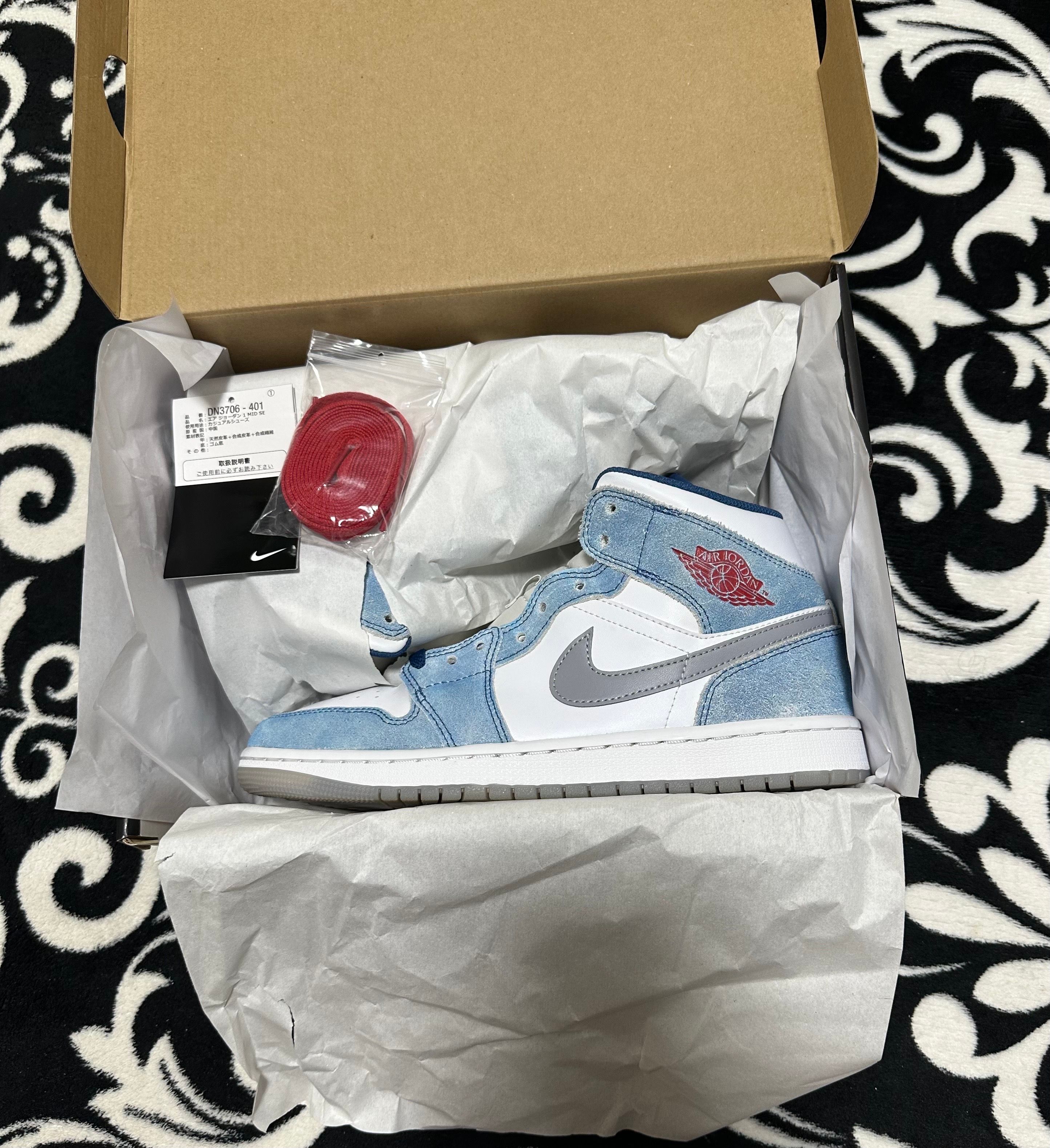 Nike Air Jordan 1 Mid SE "White/Hyper Royal/Red"