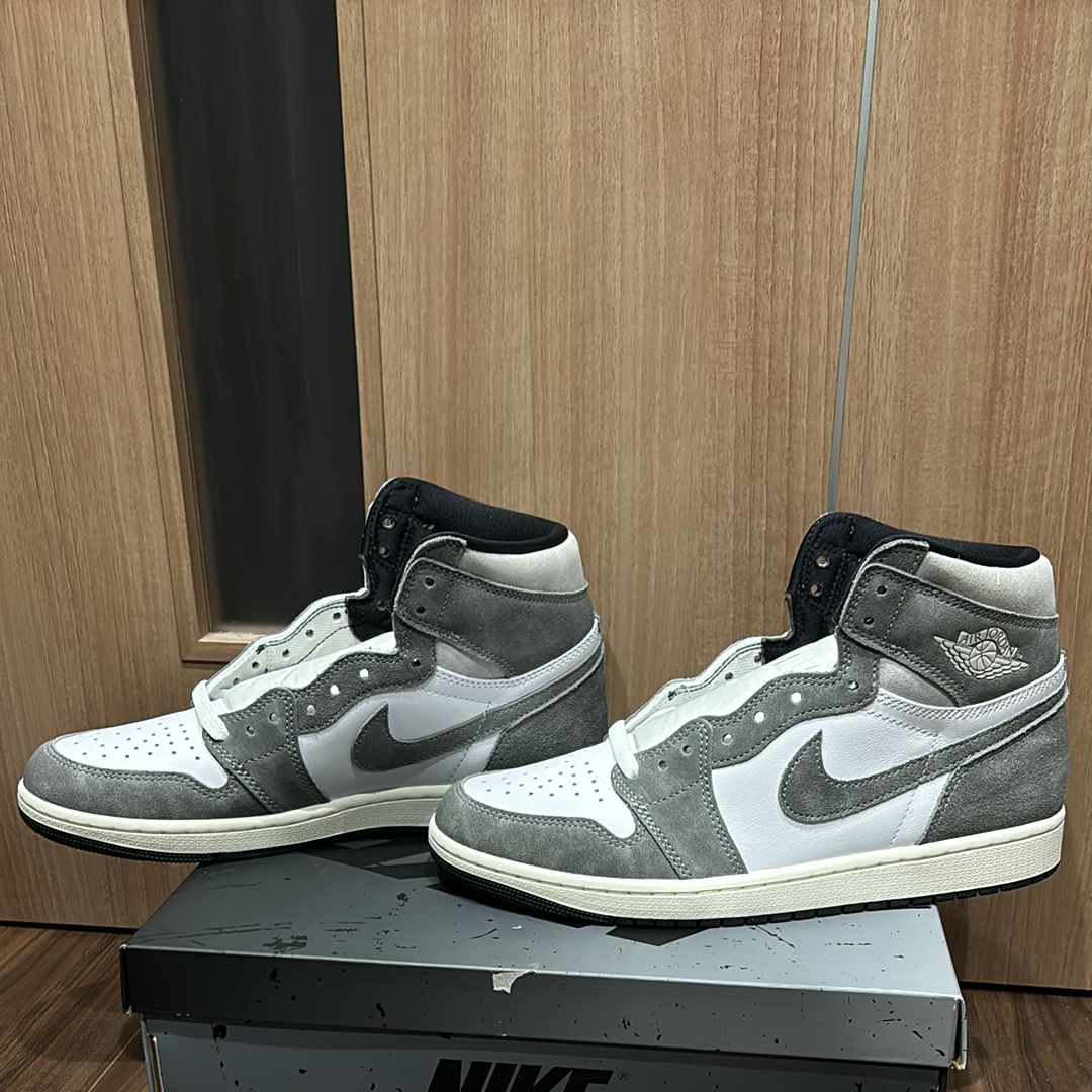 Nike Air Jordan 1 Retro High OG "Black and Smoke Grey"