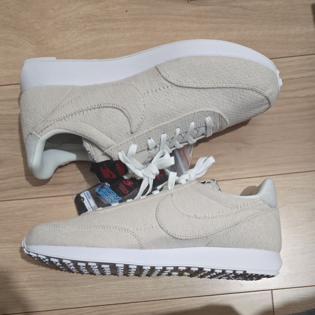 ストレンジャーシングス×ナイキ エアテイルウィンド QS アップサイドダウン "ホワイト/ブルー"