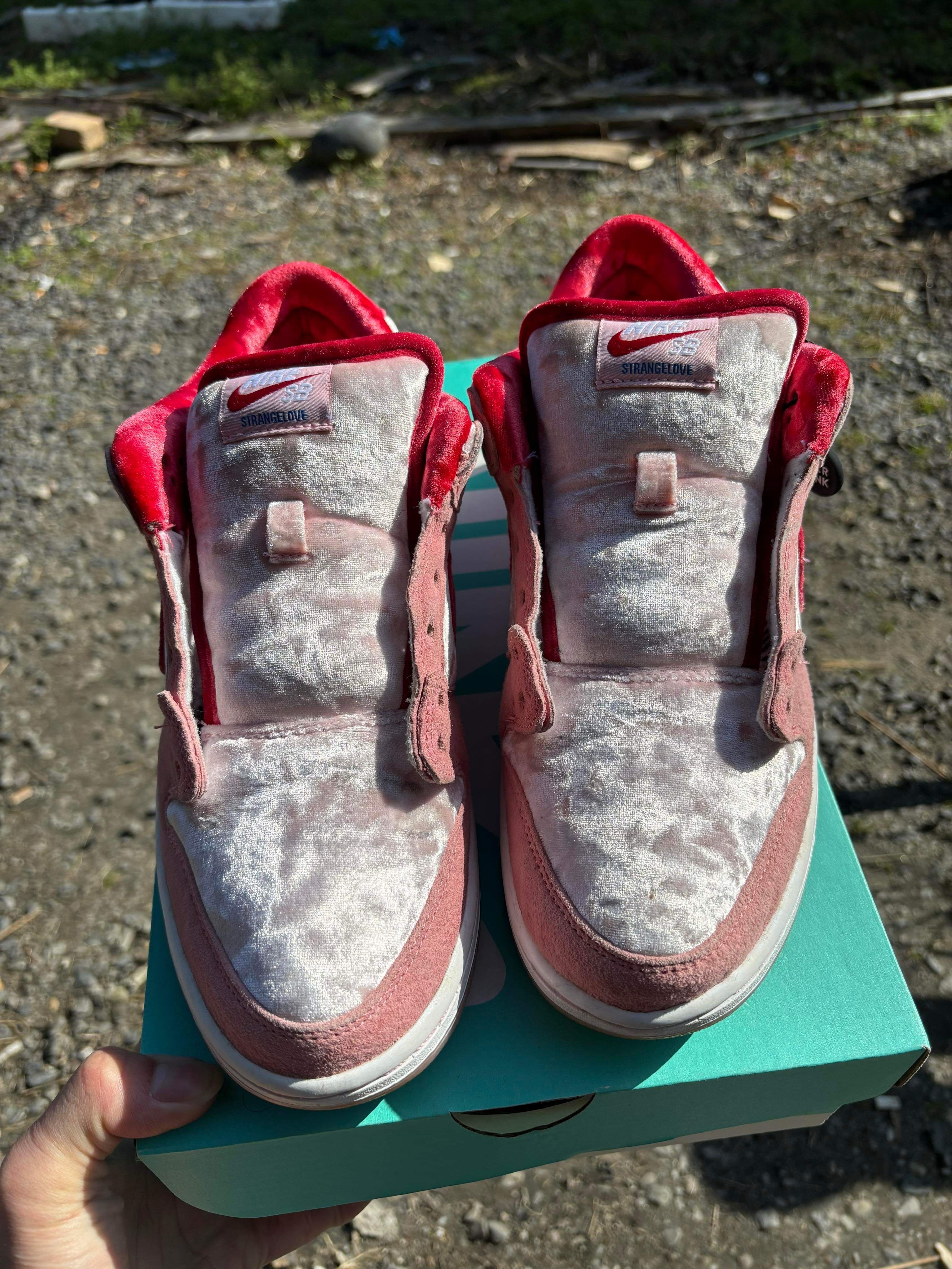 Strangelove × Nike SB Dunk Low "Valentine’s Day"