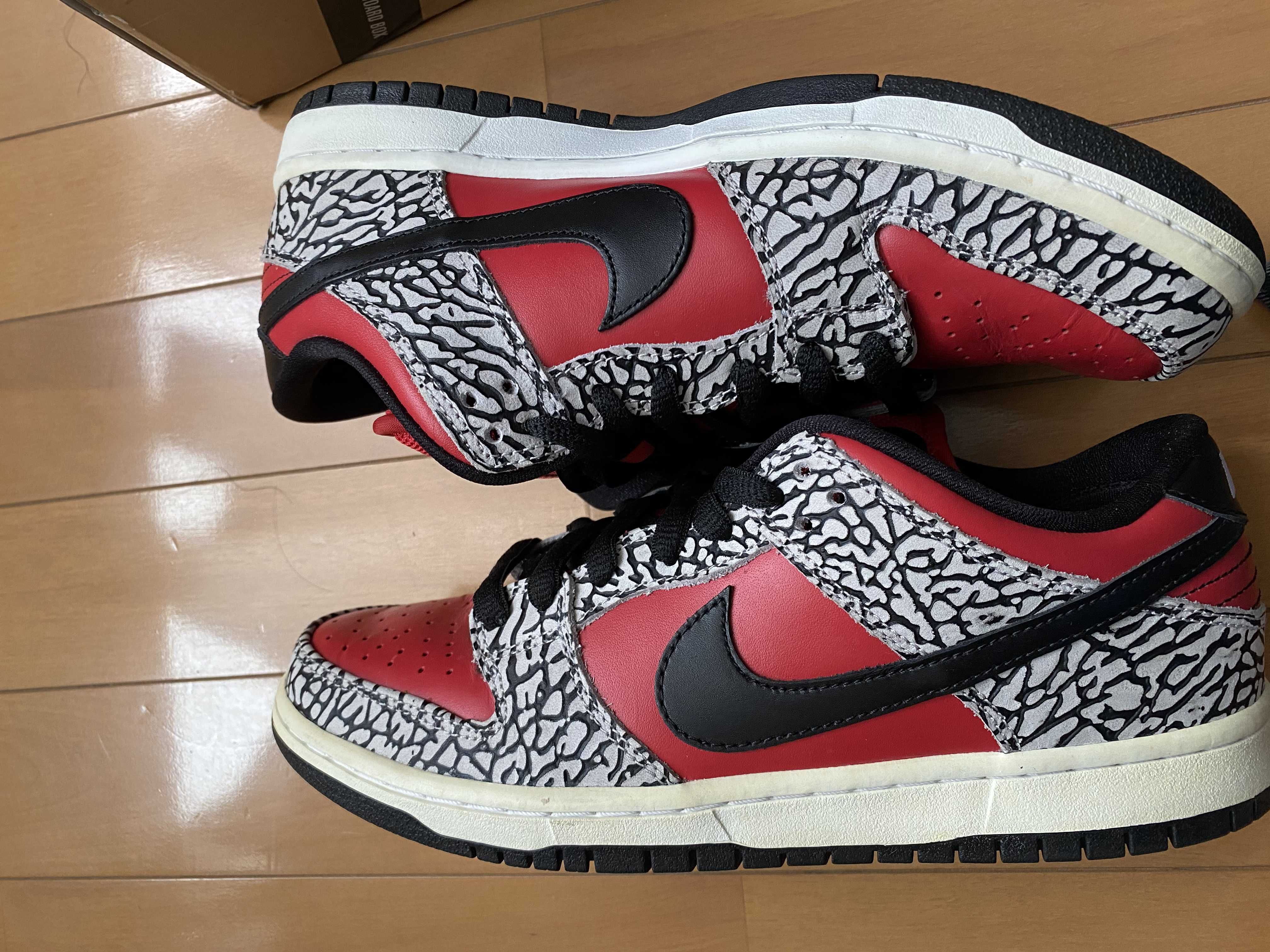 Supreme × Nike SB Dunk Low "Red Cement"(2012)