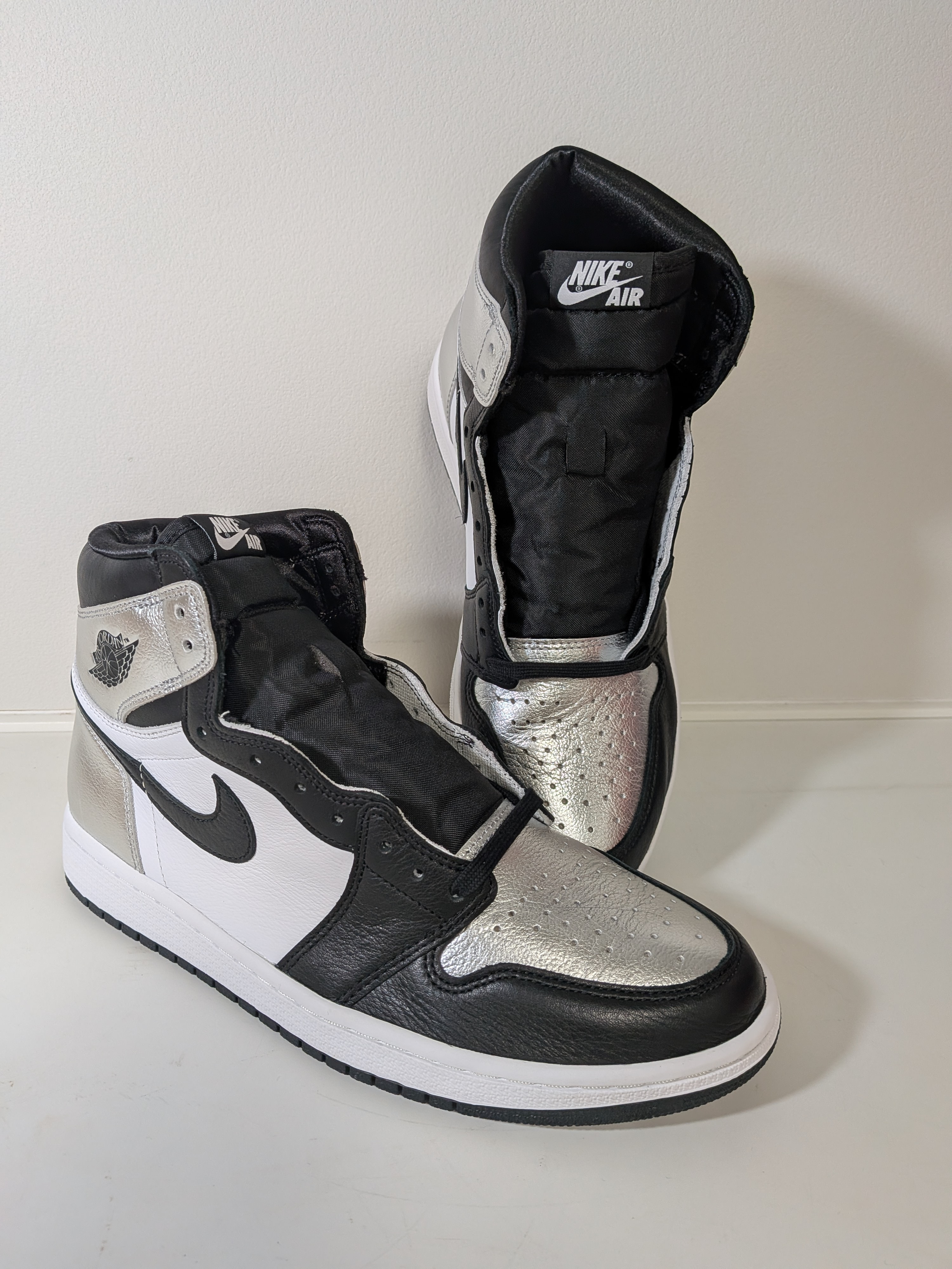 Nike Women's Air Jordan 1 Retro High OG "Silver Toe"