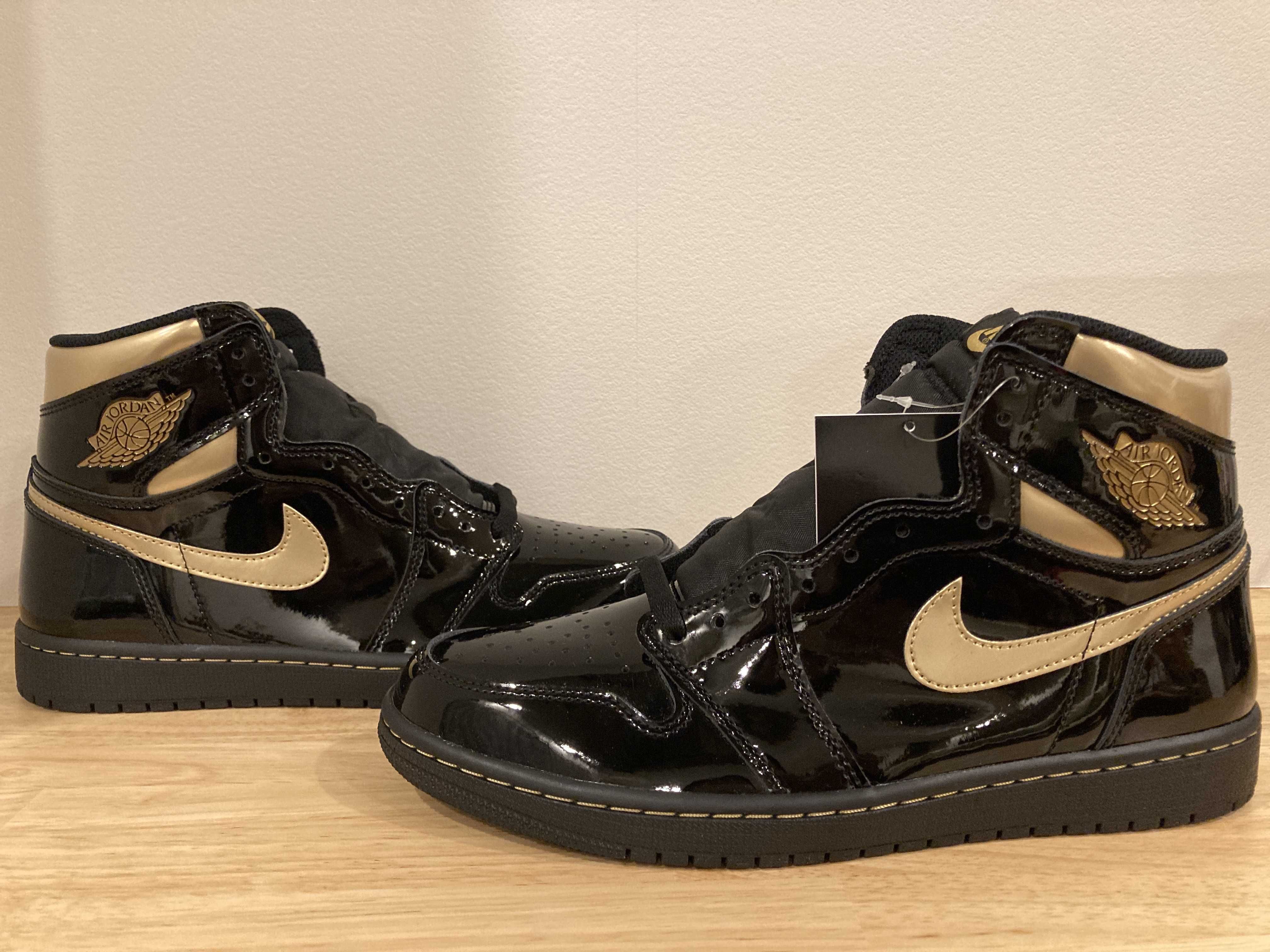 Nike Air Jordan 1 High OG "Black-Metalic Gold"