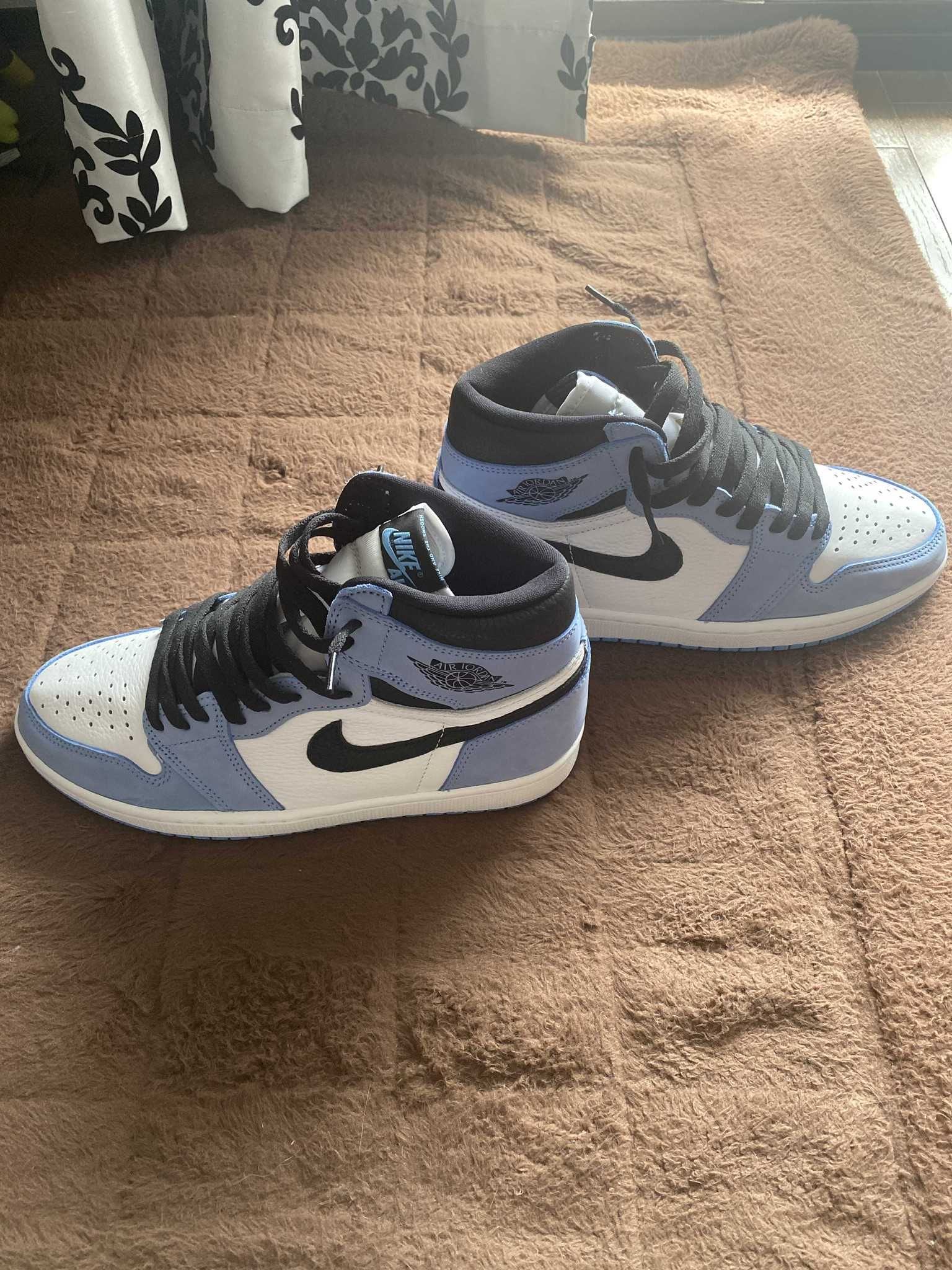 Nike Air Jordan 1 High OG "University Blue"