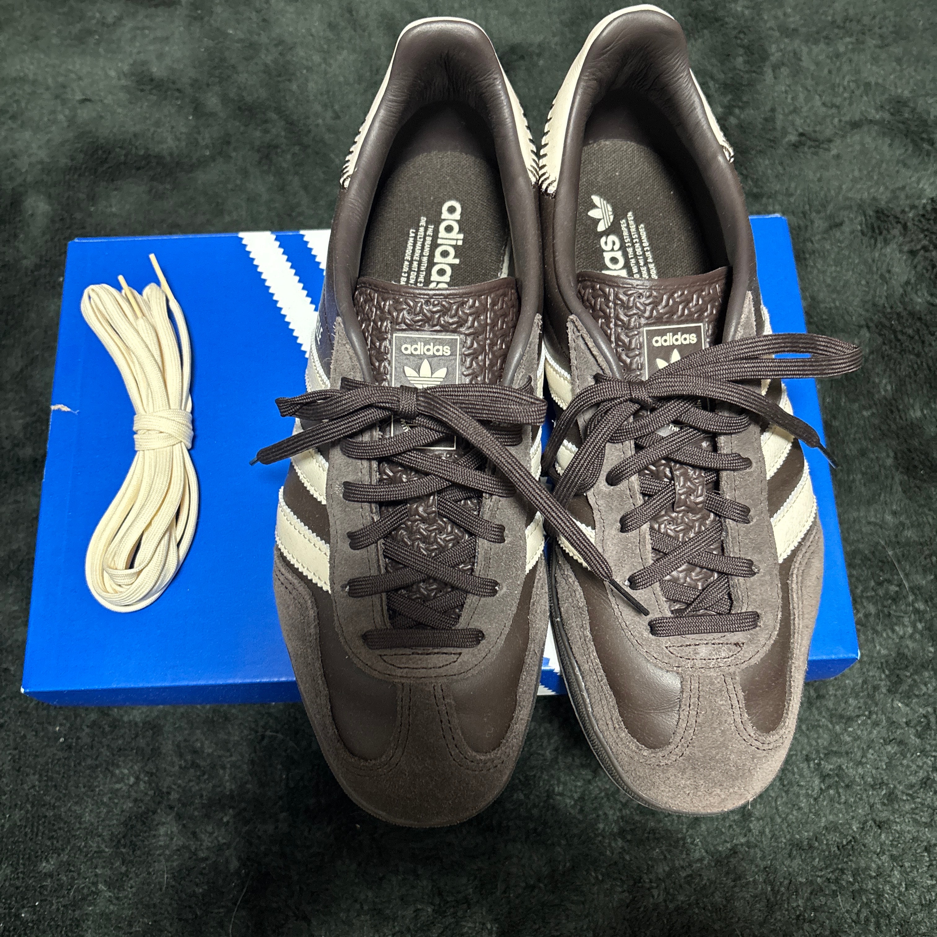 アディダス ガゼル インドア "ダークブラウン/ワンダーホワイト/ダークブラウン"