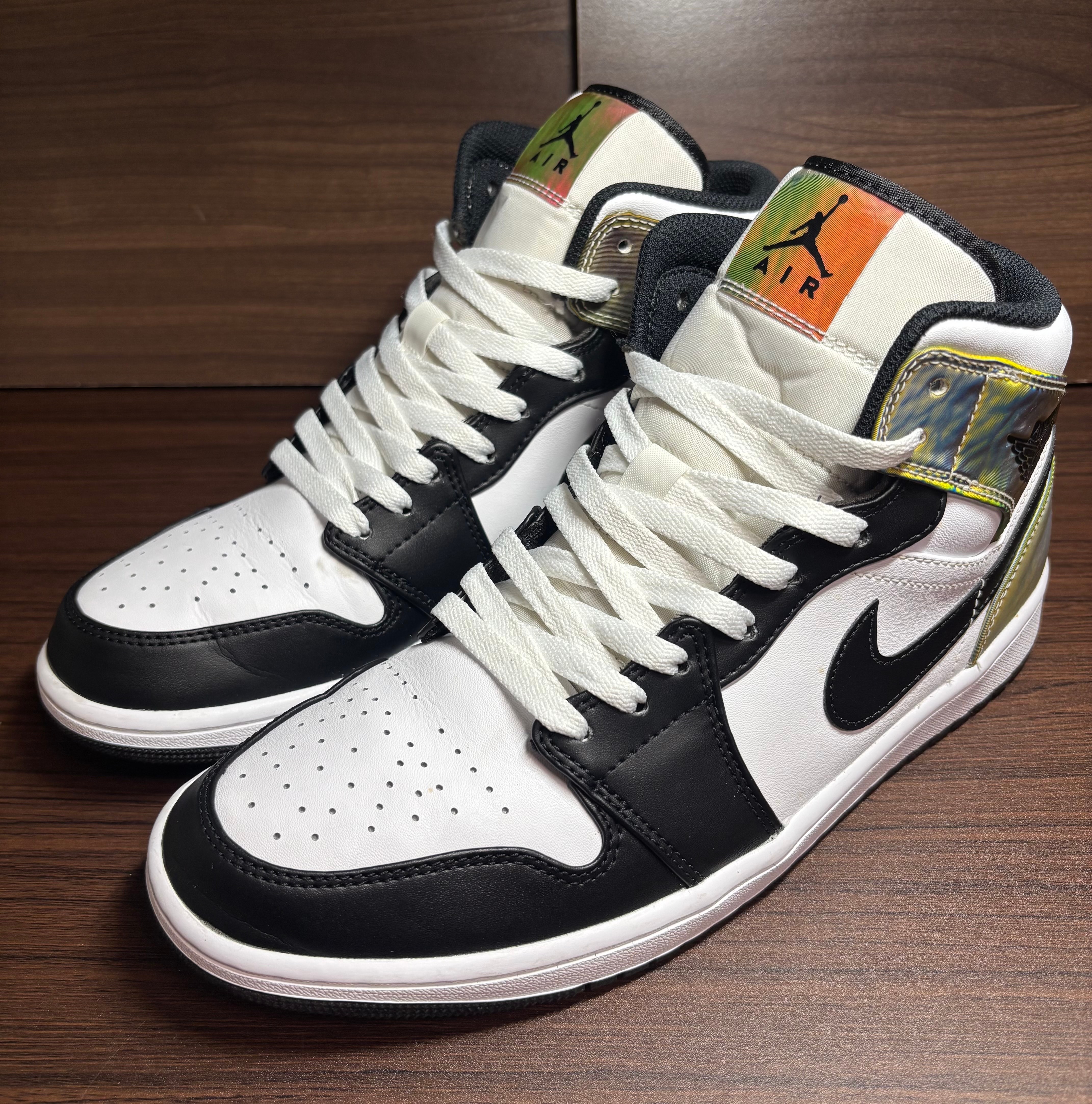 Nike Air Jordan 1 Mid "Heat Sensitive Panels"