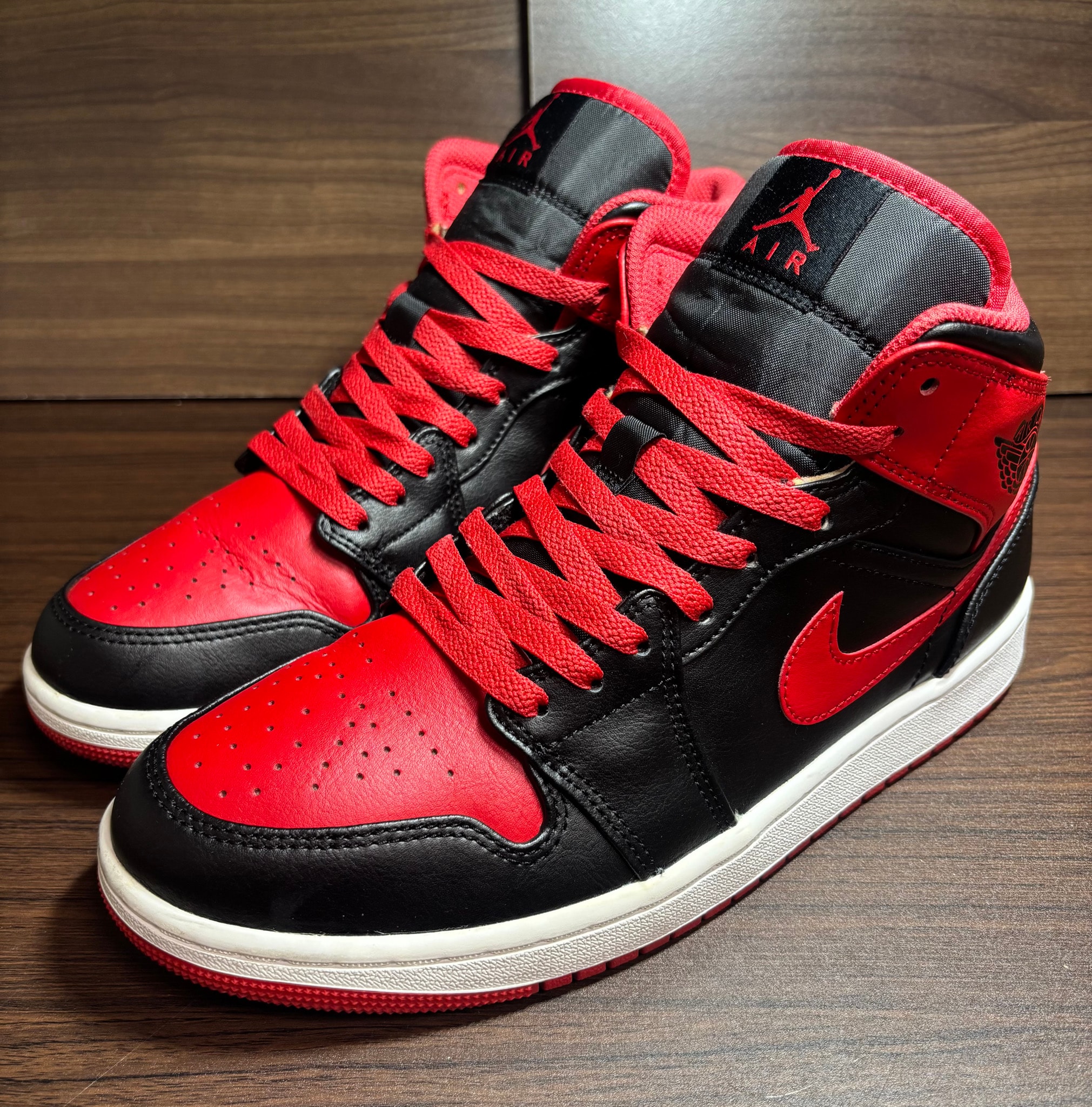 Nike Air Jordan 1 Mid "Bred Toe"