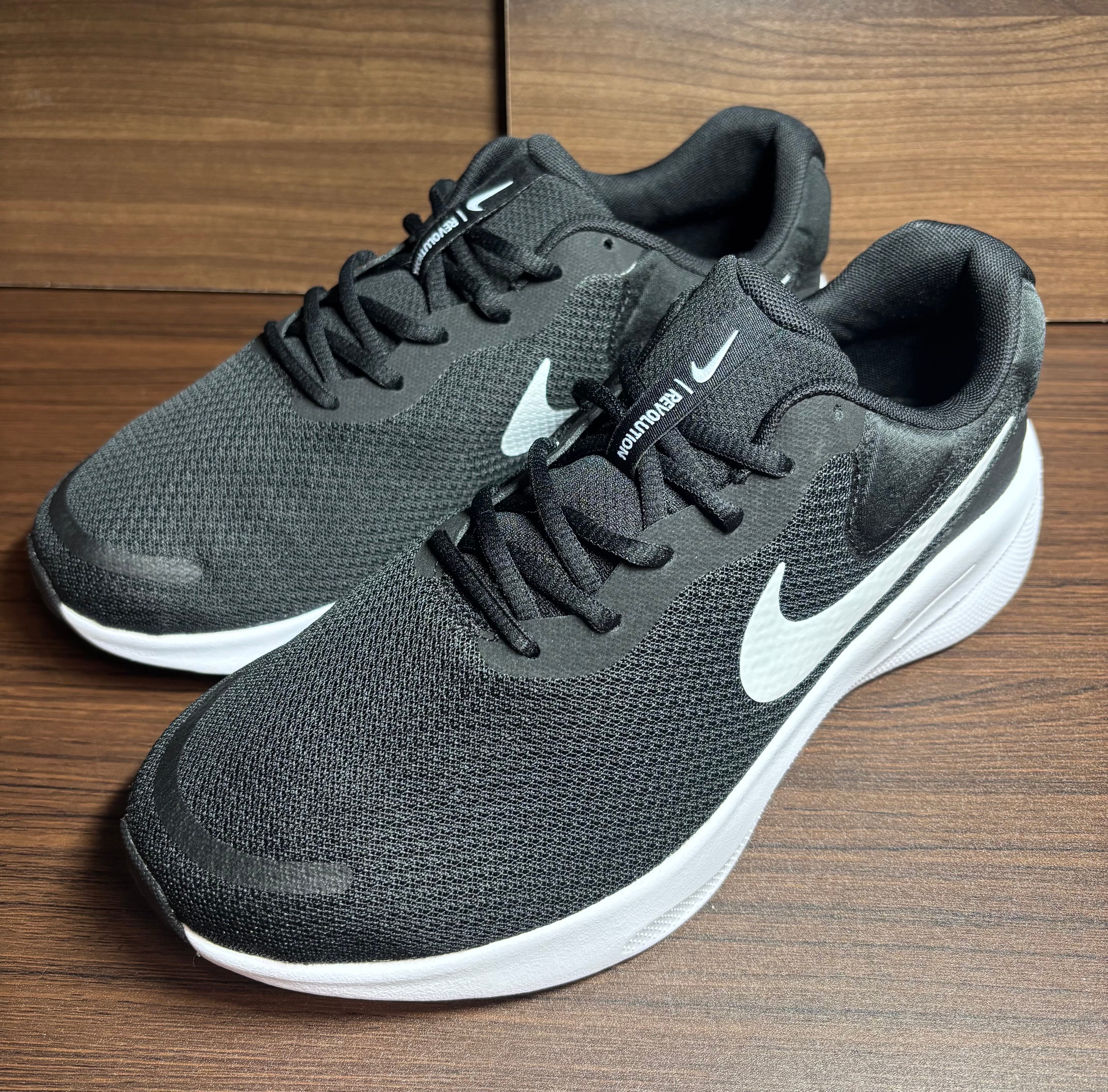 ナイキ レボリューション7 "ブラック/ホワイト" (エクストラワイド)