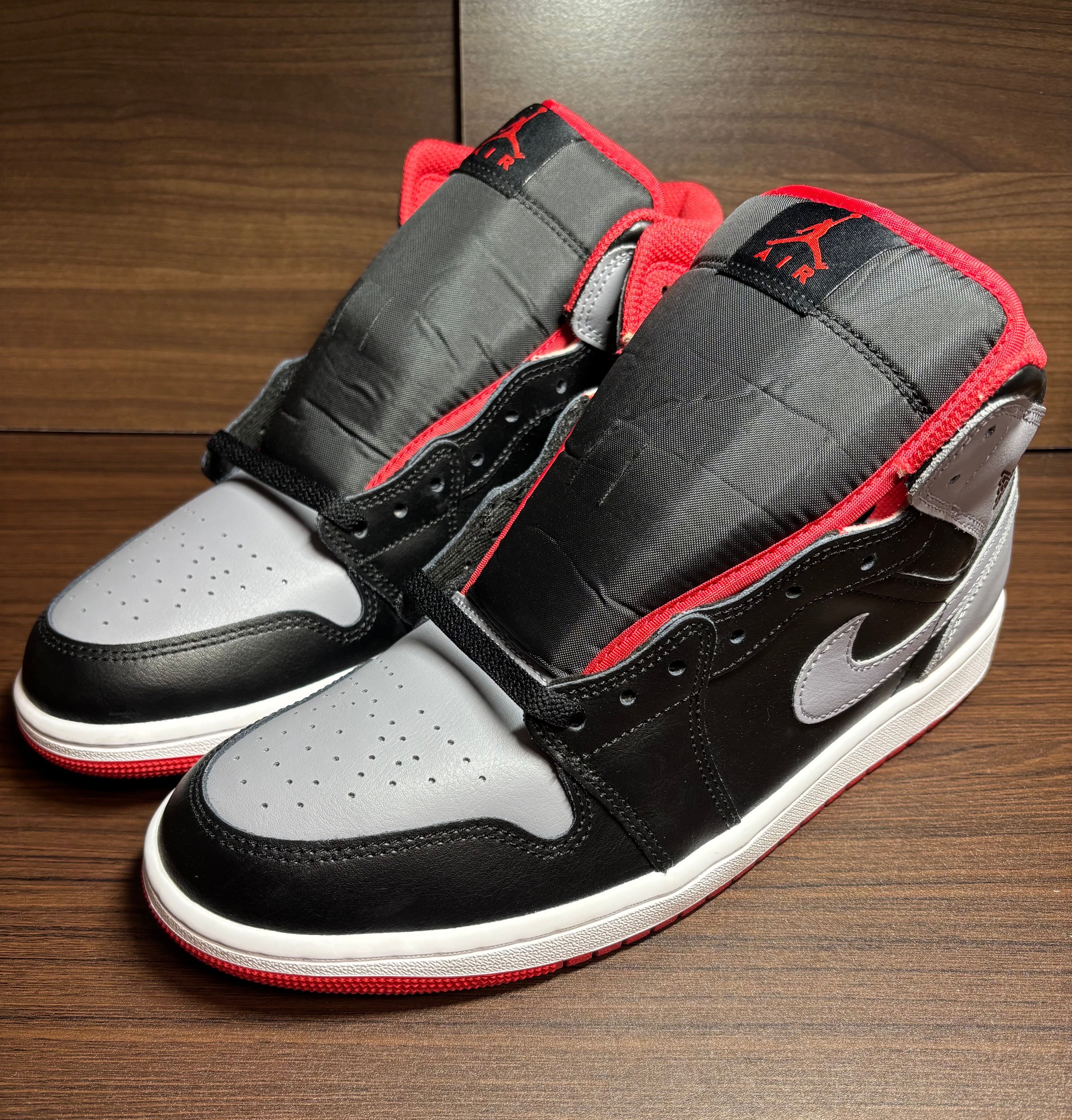 Nike Air Jordan 1 Mid "Black/Cement Grey"