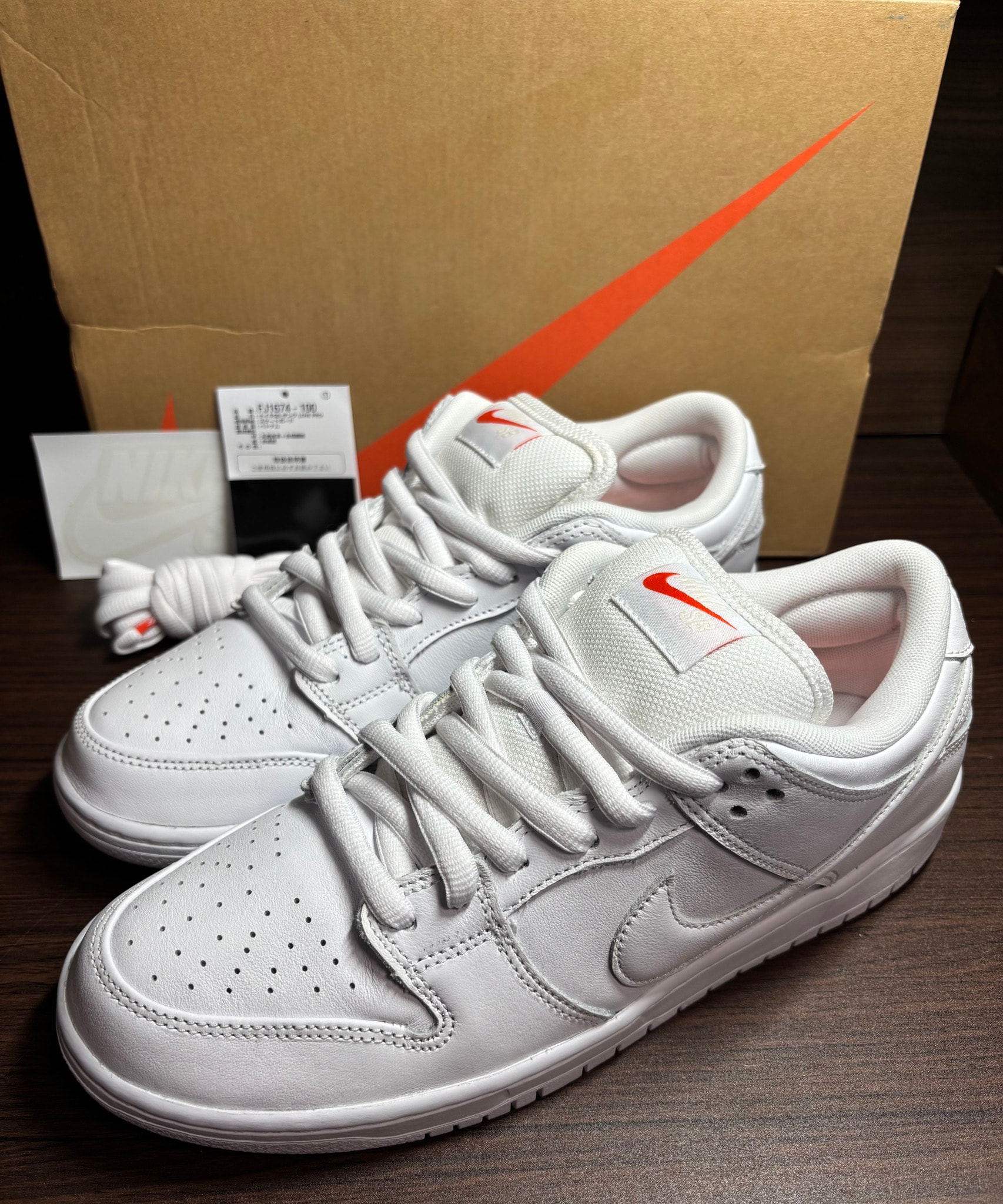 Nike SB Dunk Low Pro ISO "Triple White"