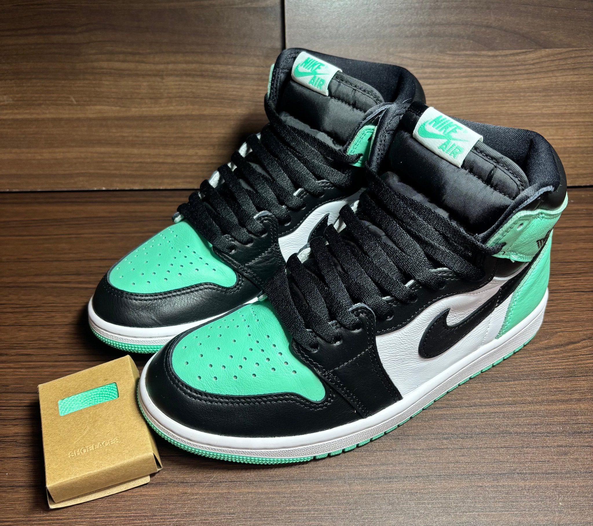 Nike Air Jordan 1 High OG "Green Glow"
