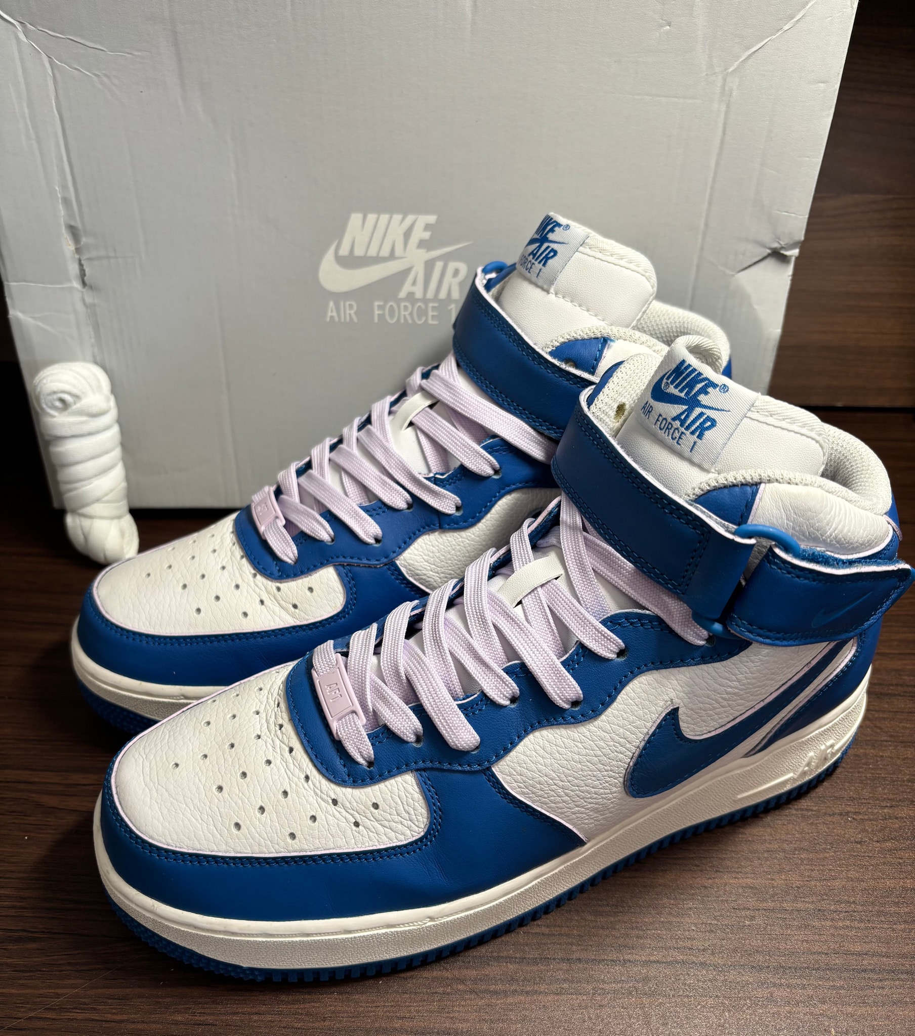 Nike Women's Air Force 1 Mid "Kentucky"