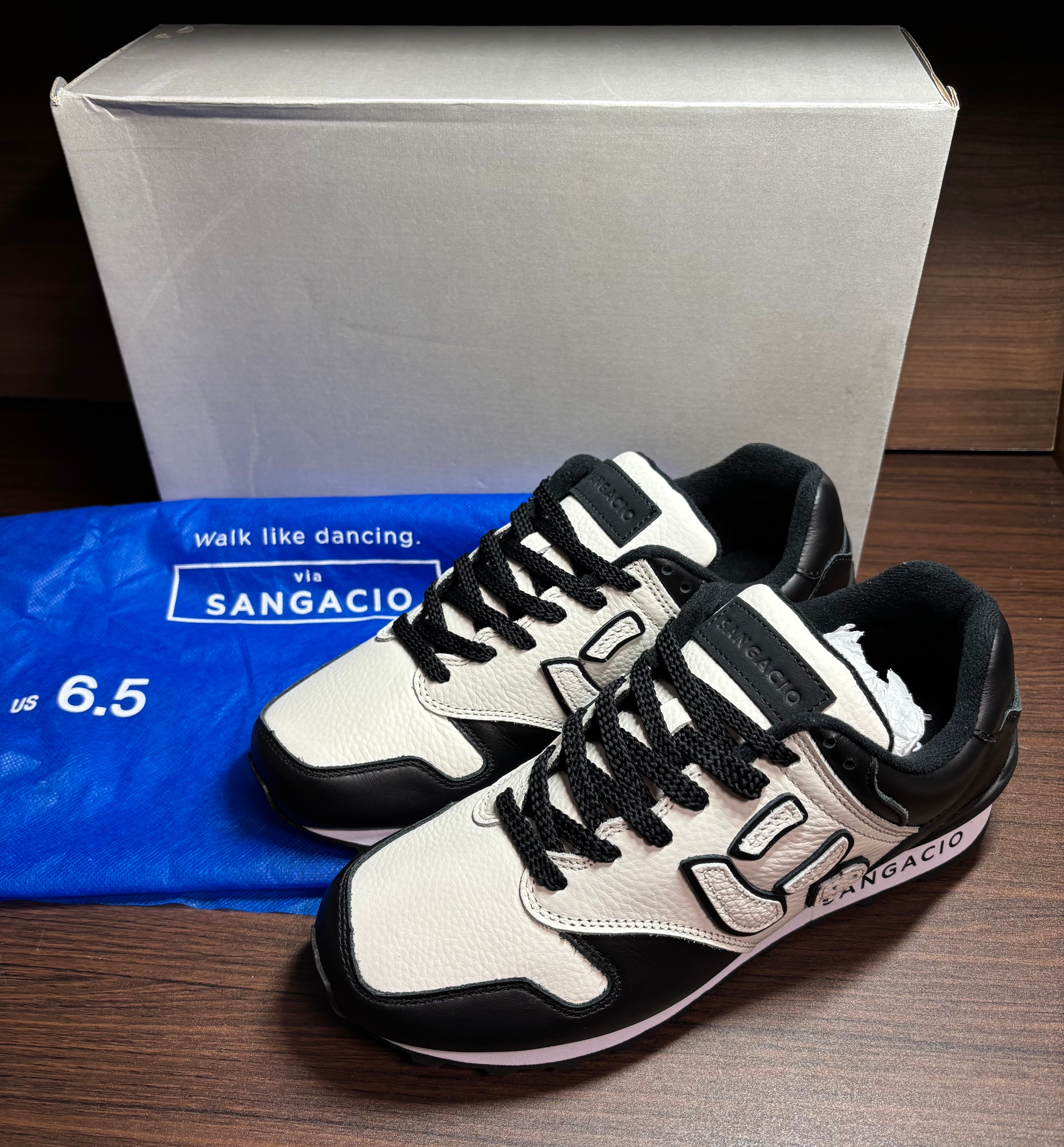 サンガッチョ にゅ〜ず "ホワイト/ブラック"