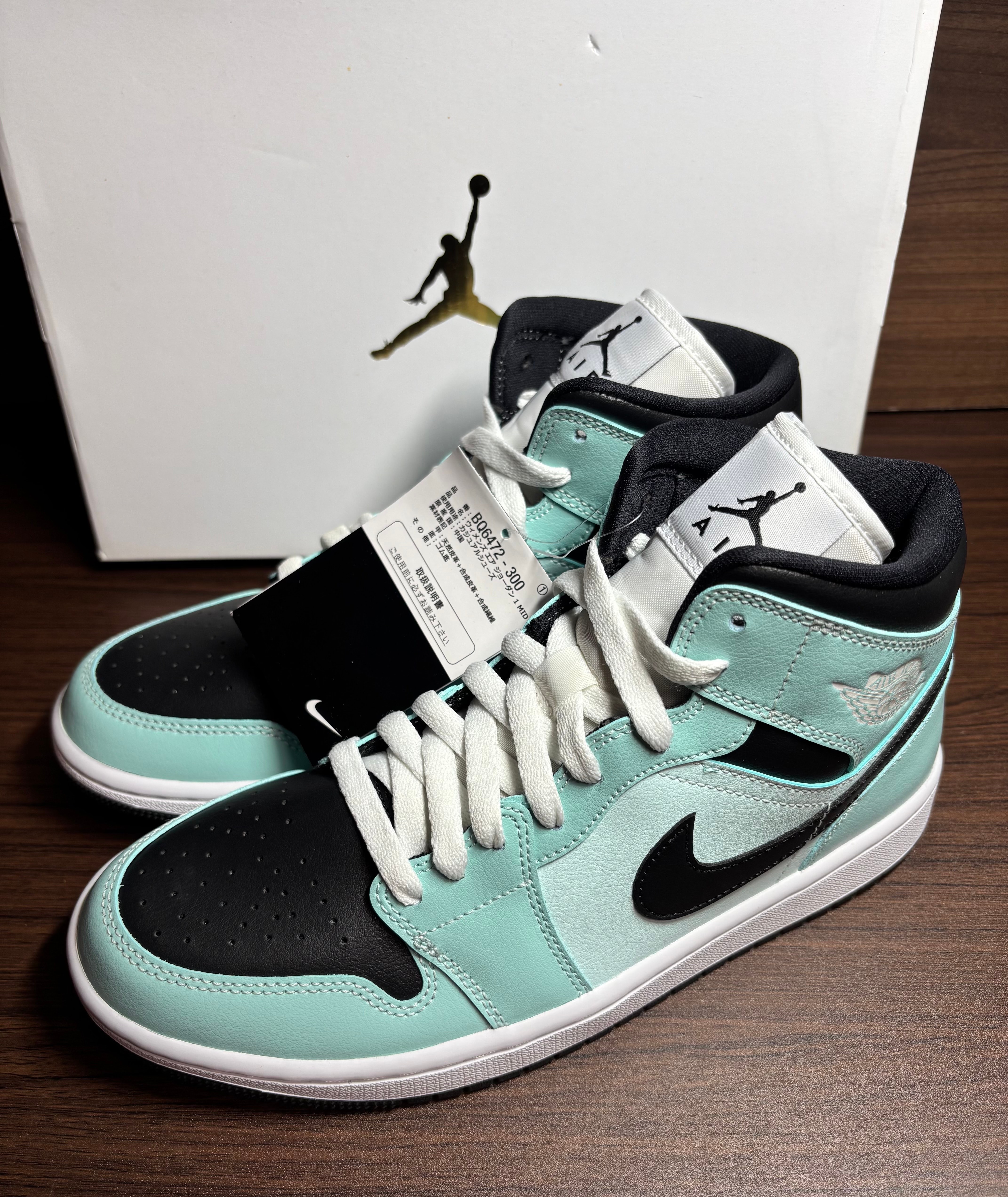 ナイキ ウィメンズ エアジョーダン1 ミッド "アクアブルー"