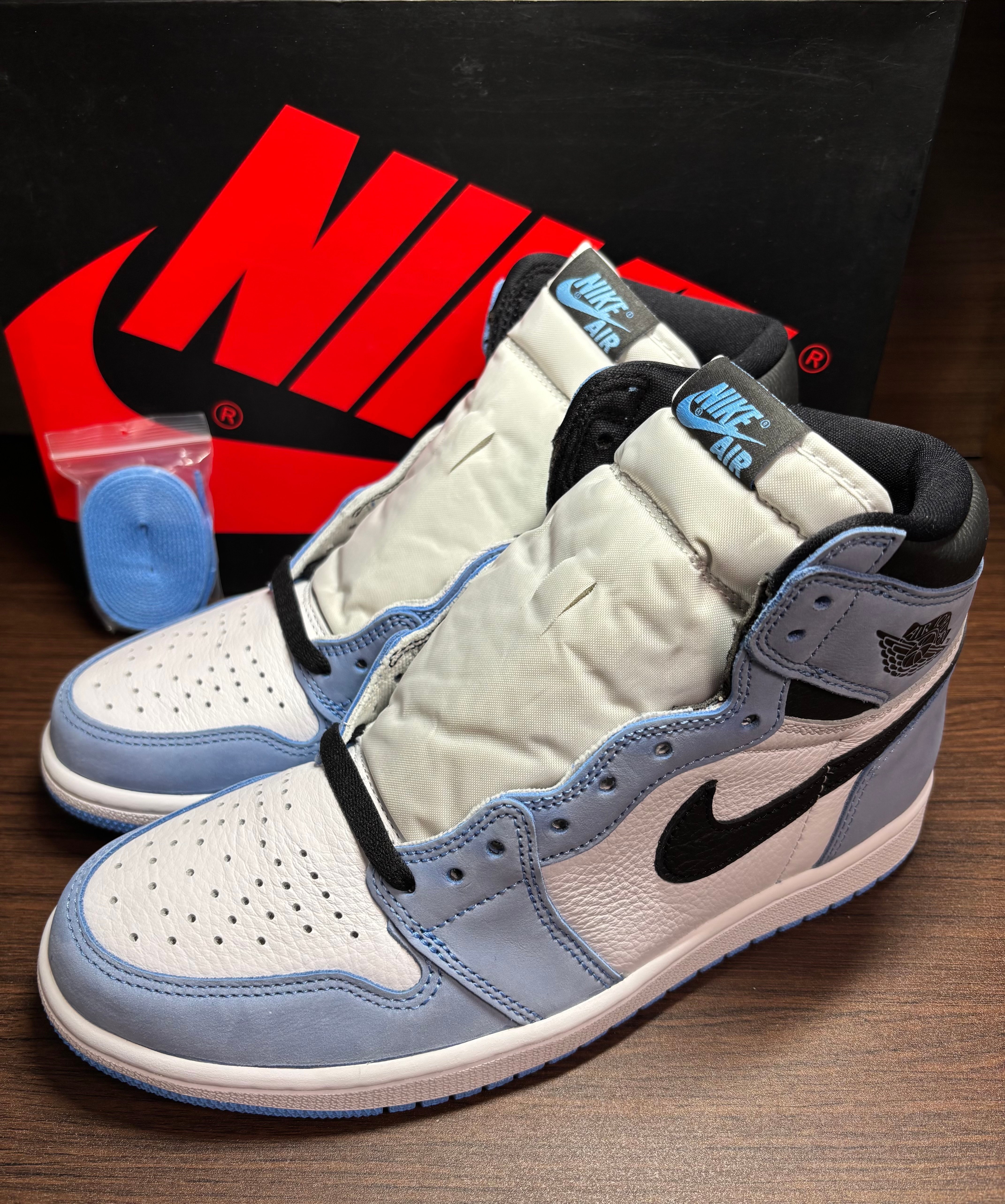 Nike Air Jordan 1 High OG "University Blue"