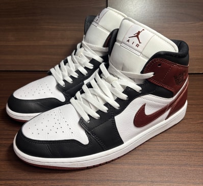 Nike Air Jordan 1 Mid SE "White/Black/Dark Pony"