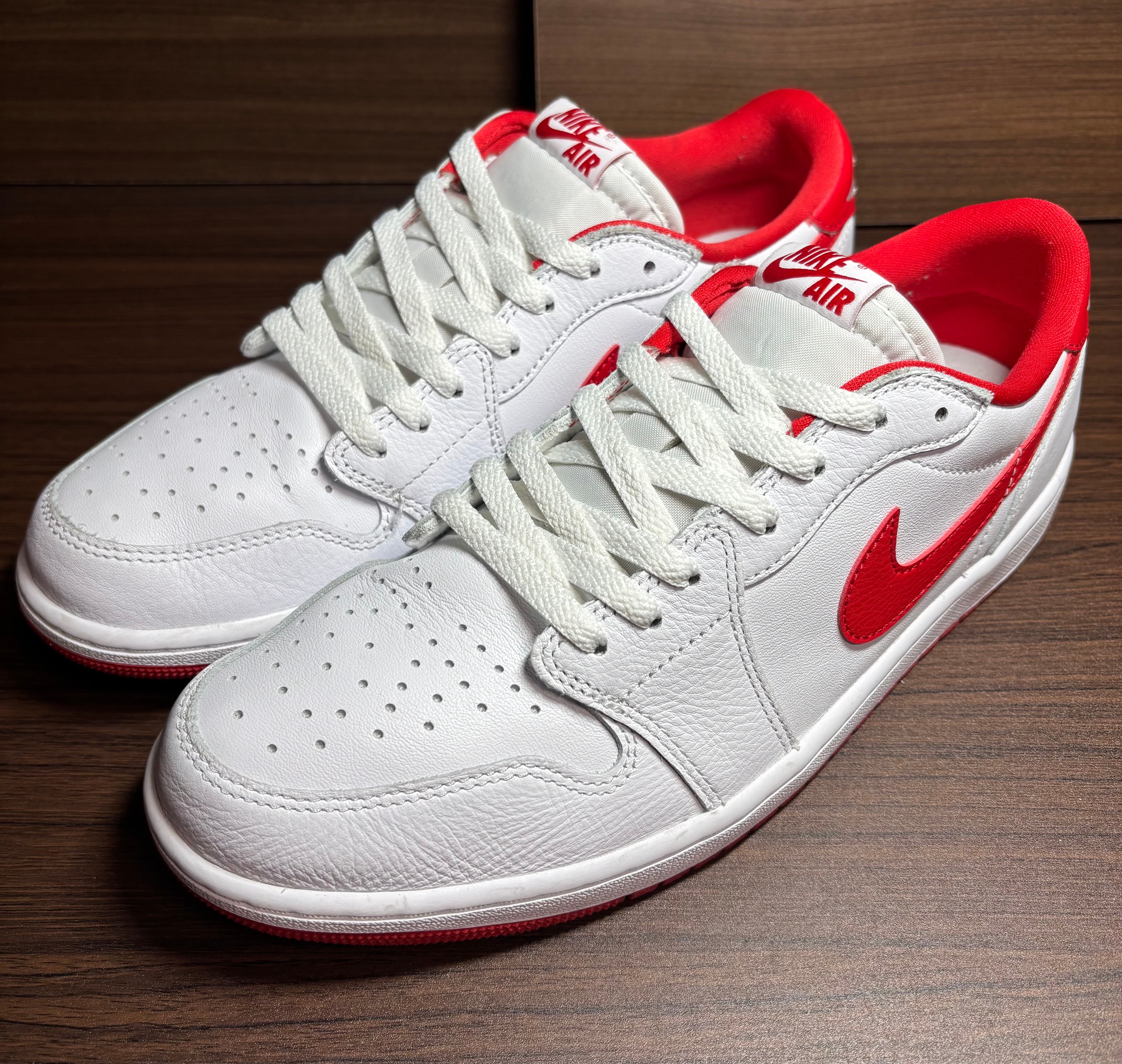 ナイキ エアジョーダン1 レトロ ロー OG "ホワイト アンド ユニバーシティレッド"