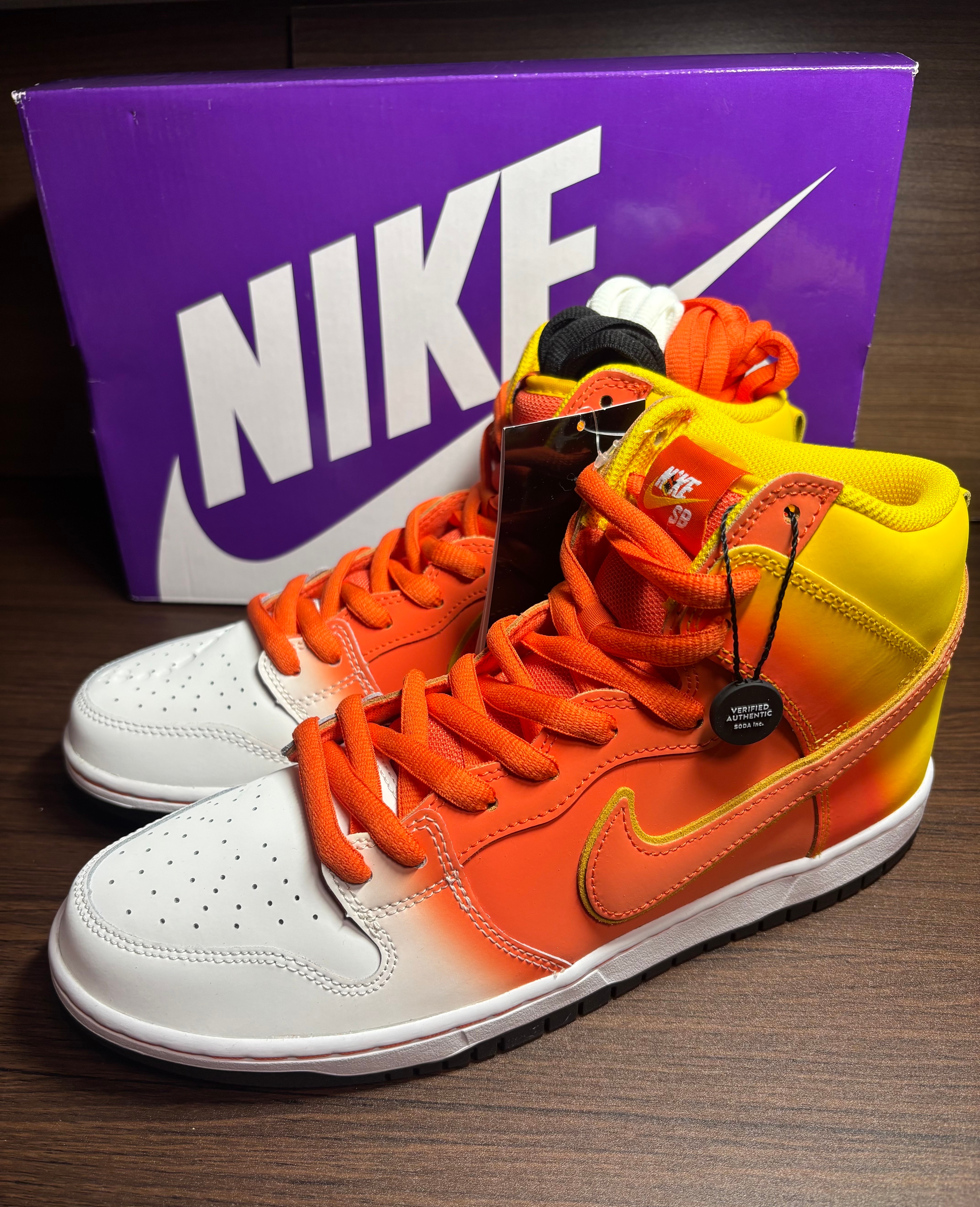 ナイキ SB ダンク ハイ プロ "スイートトゥース"