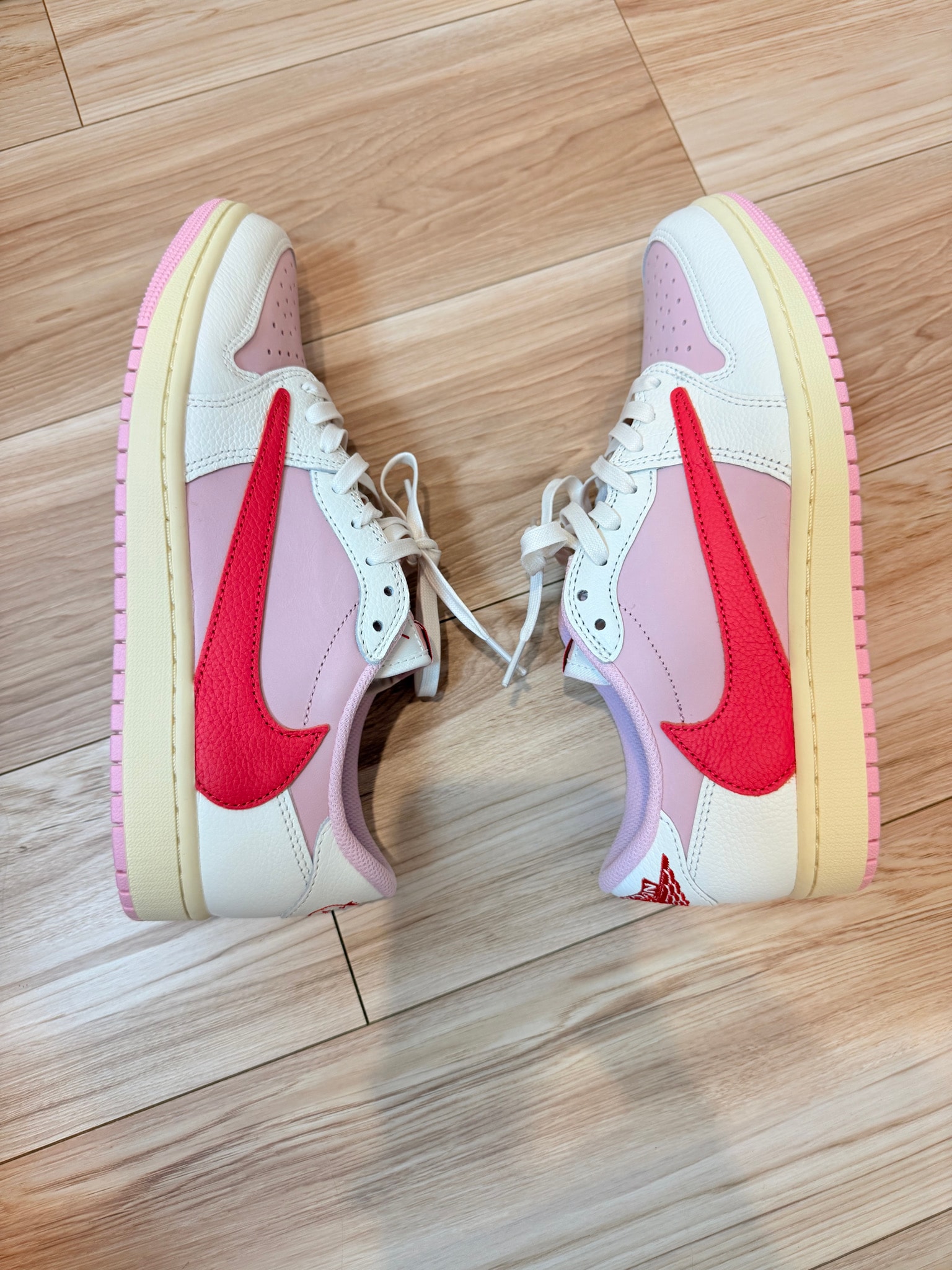 Travis Scott × Nike Air Jordan 1 Retro Low OG "Sail/Tropical Pink"