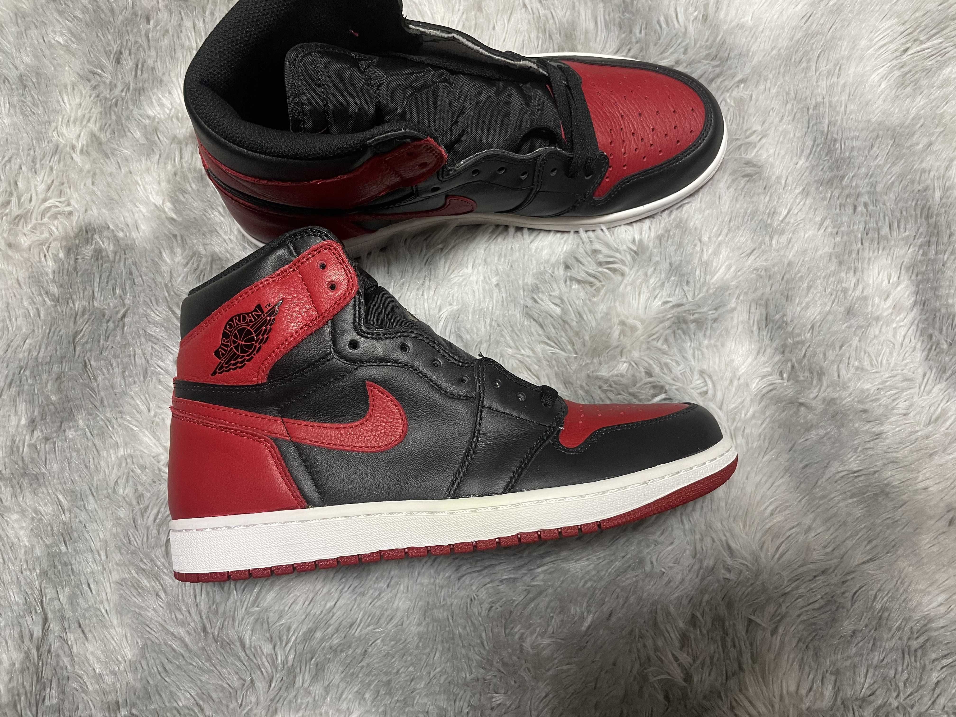 Nike Air Jordan 1 Retro High OG "Bred/Banned" (2016)