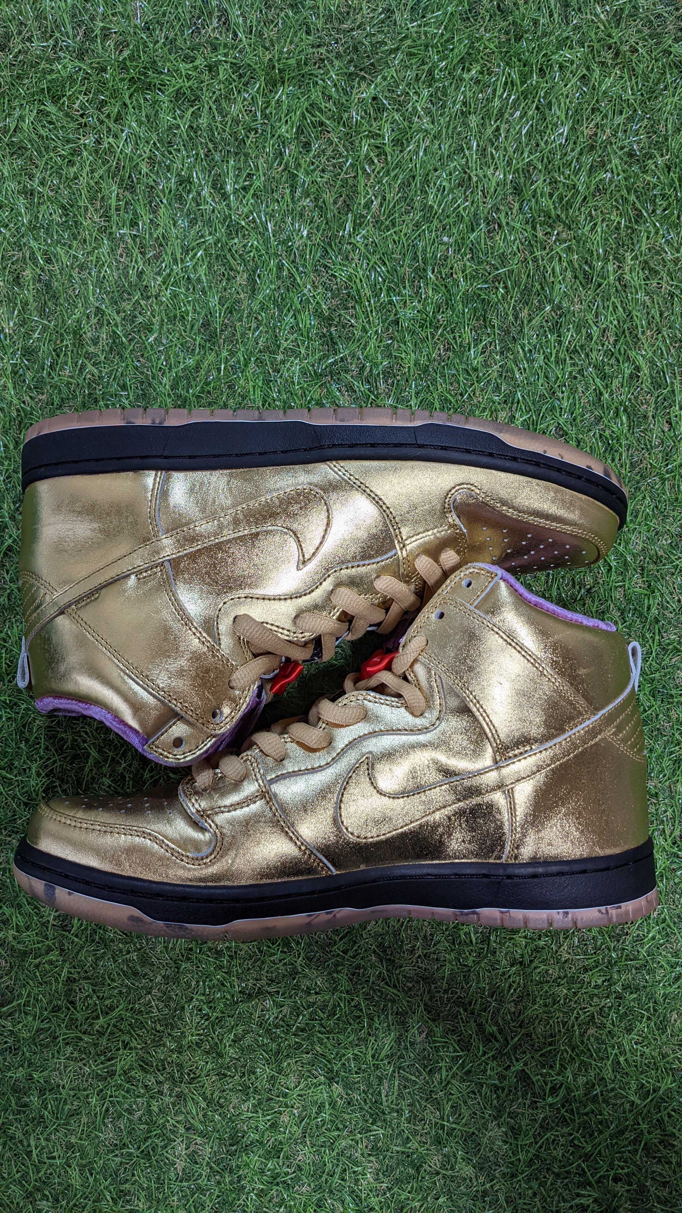 HUMIDITY × NIKE SB DUNK HIGH METALLIC GOLD
