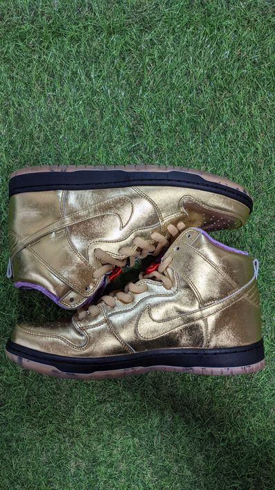 HUMIDITY × NIKE SB DUNK HIGH METALLIC GOLD