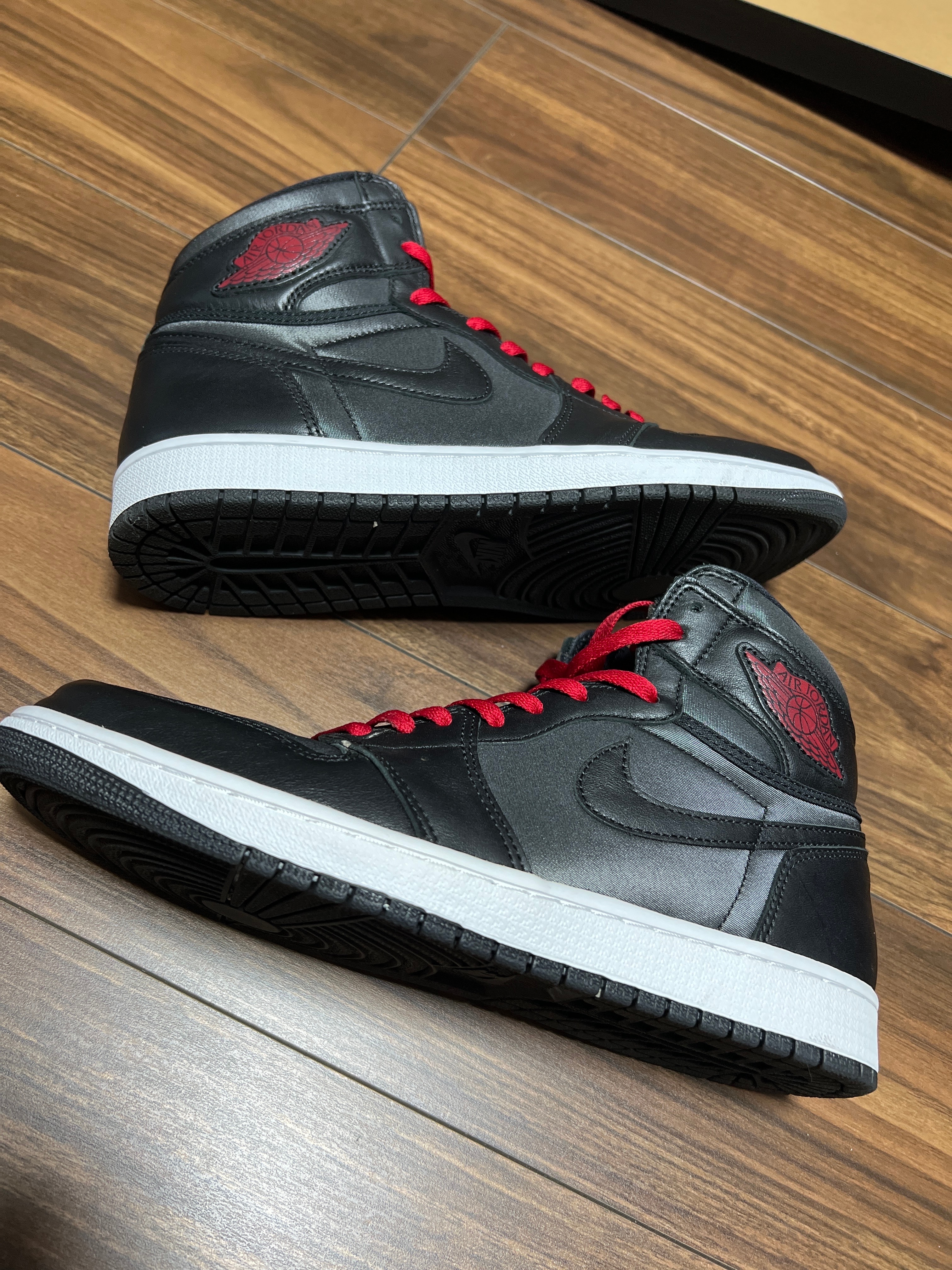 Nike Air Jordan 1 Retro High OG "Black/Metallic Silver/Gym Red"  