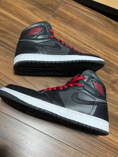 Nike Air Jordan 1 Retro High OG "Black/Metallic Silver/Gym Red"