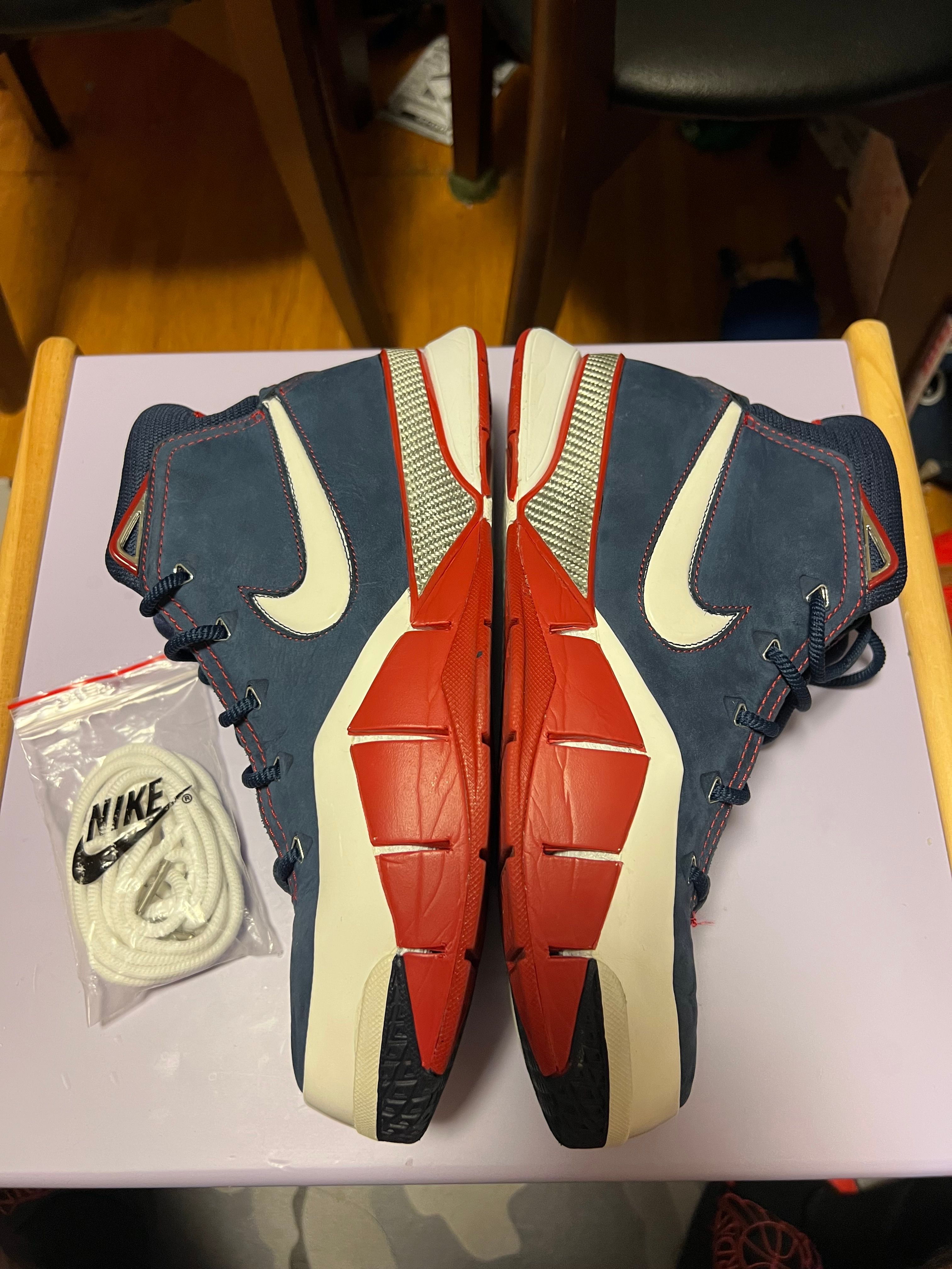 ナイキ コービー 1 プロトロ USA "ミッドナイト ネイビー/バーシティ レッド"