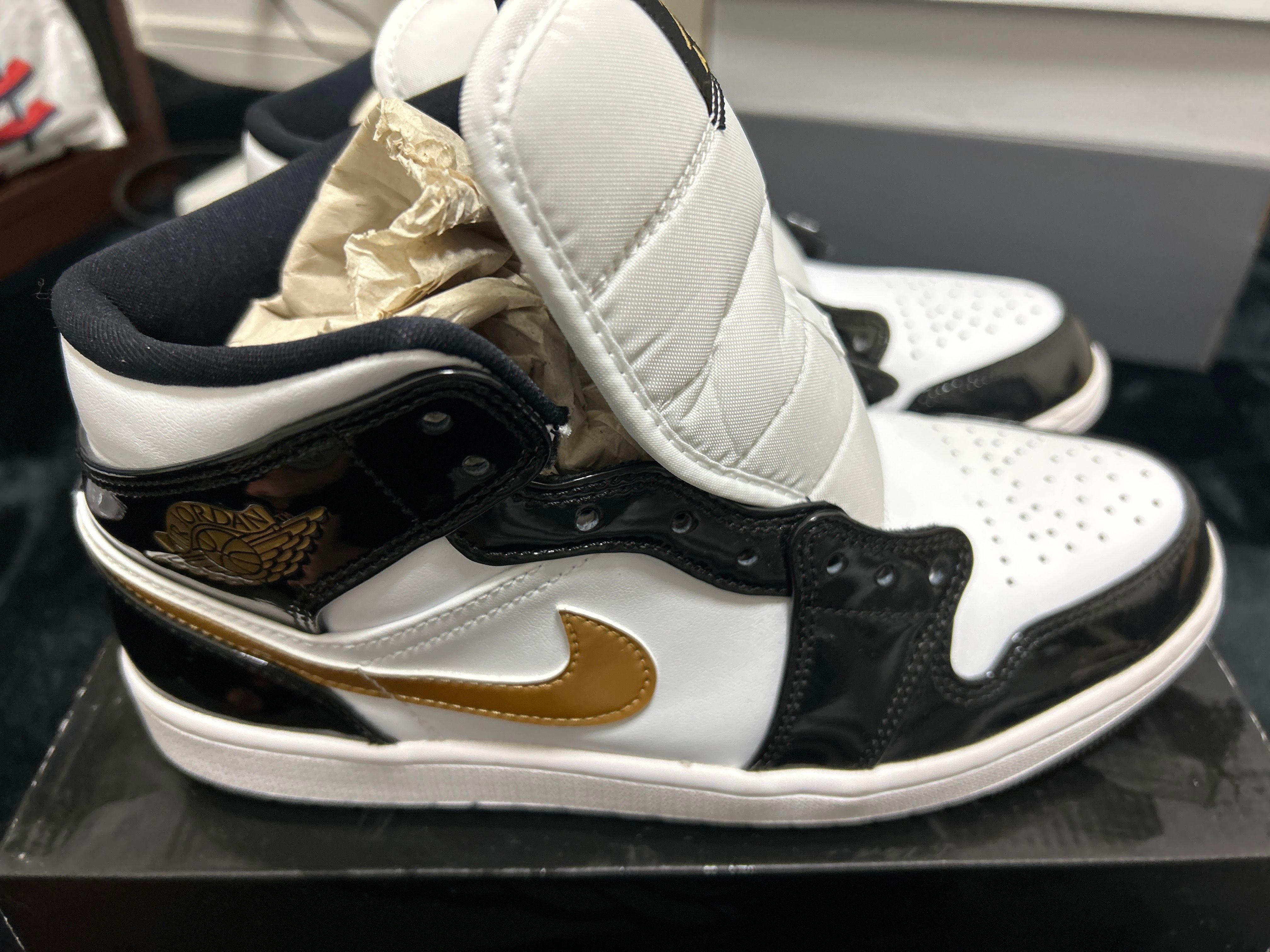 Nike Air Jordan 1 Mid SE "Metallic Gold"