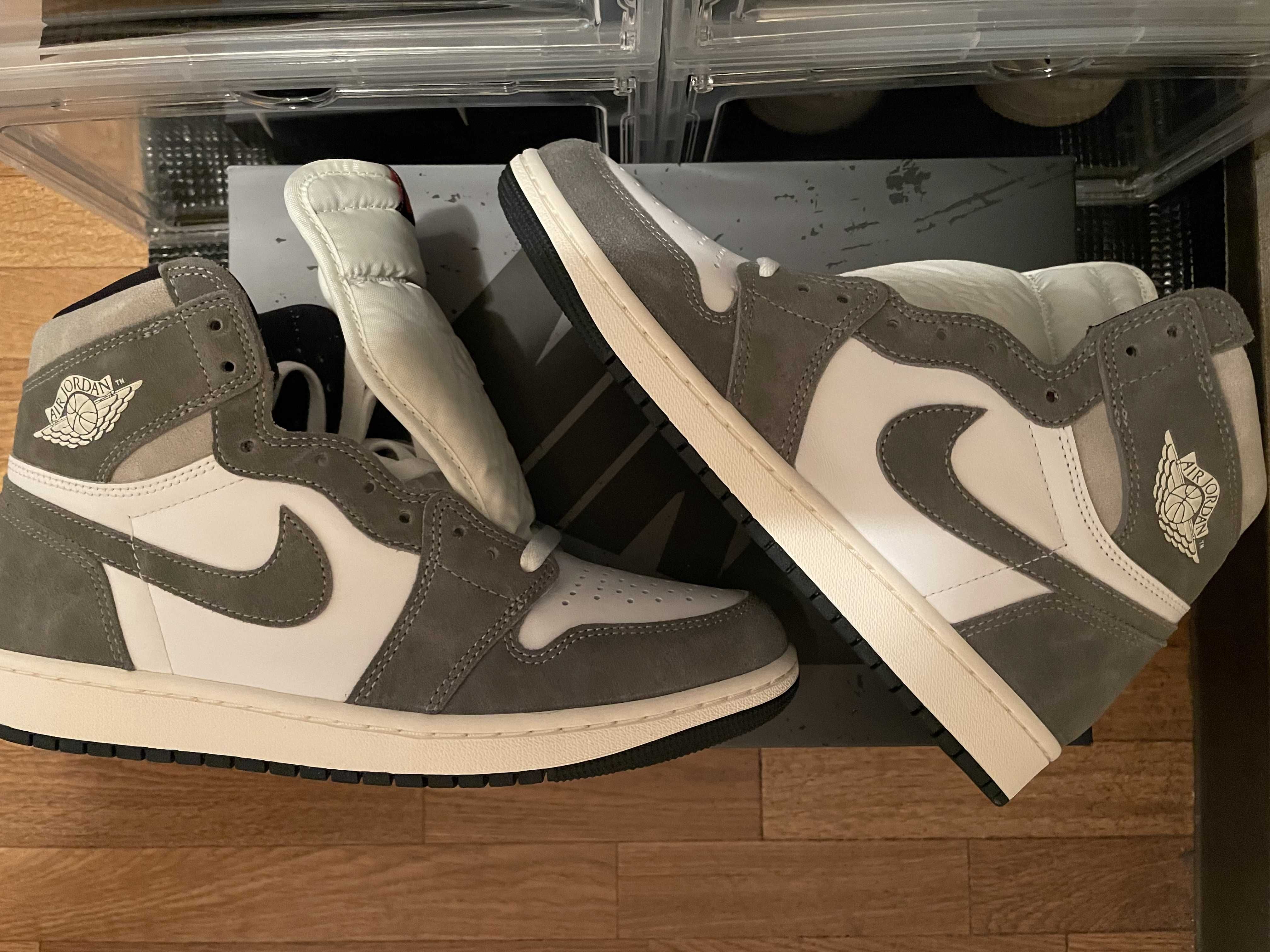 Nike Air Jordan 1 Retro High OG "Black and Smoke Grey"