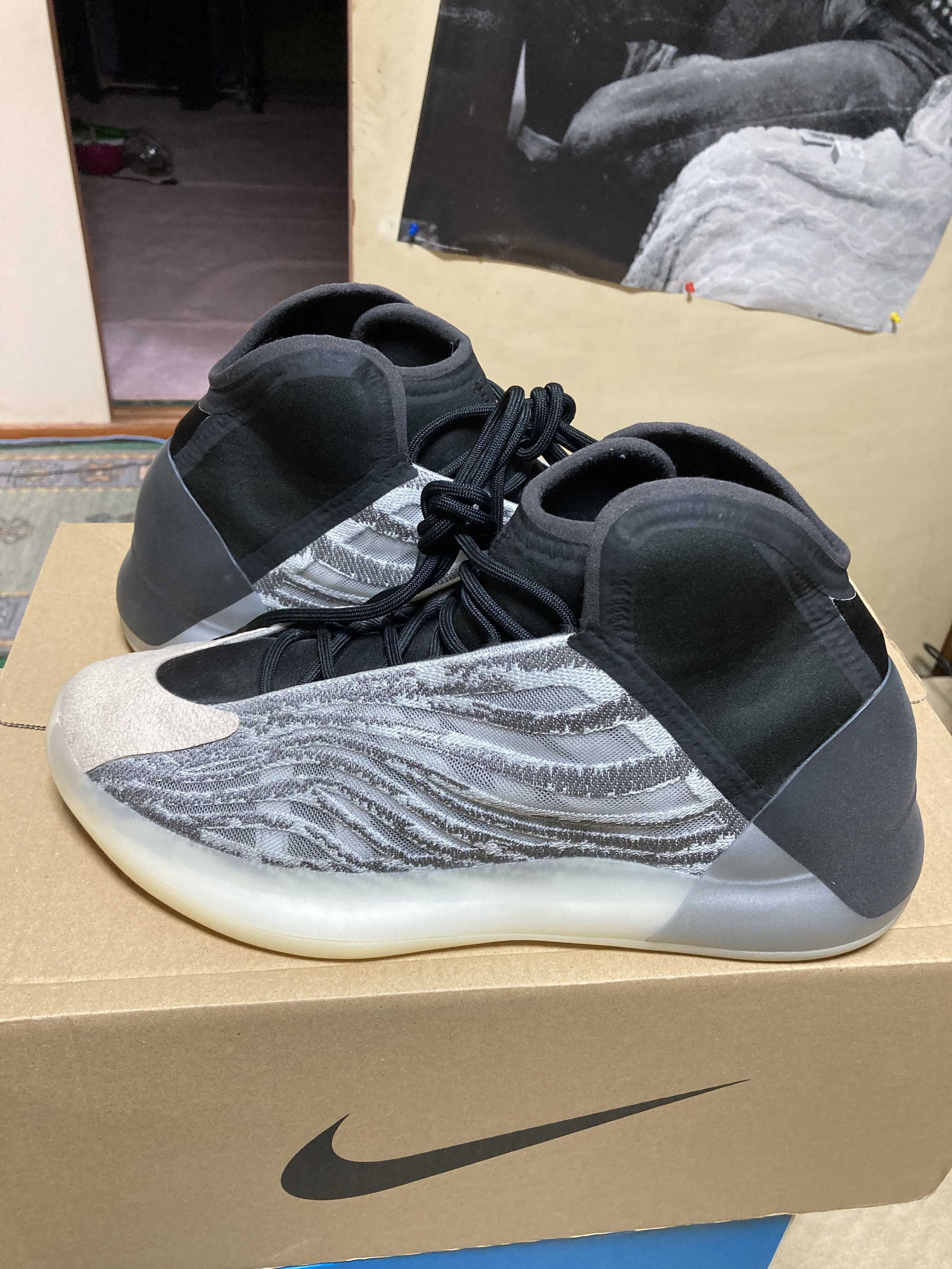 adidas YEEZY Quantum "QNTM"