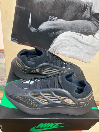 adidas YEEZY 700V3 "Clay Brown"