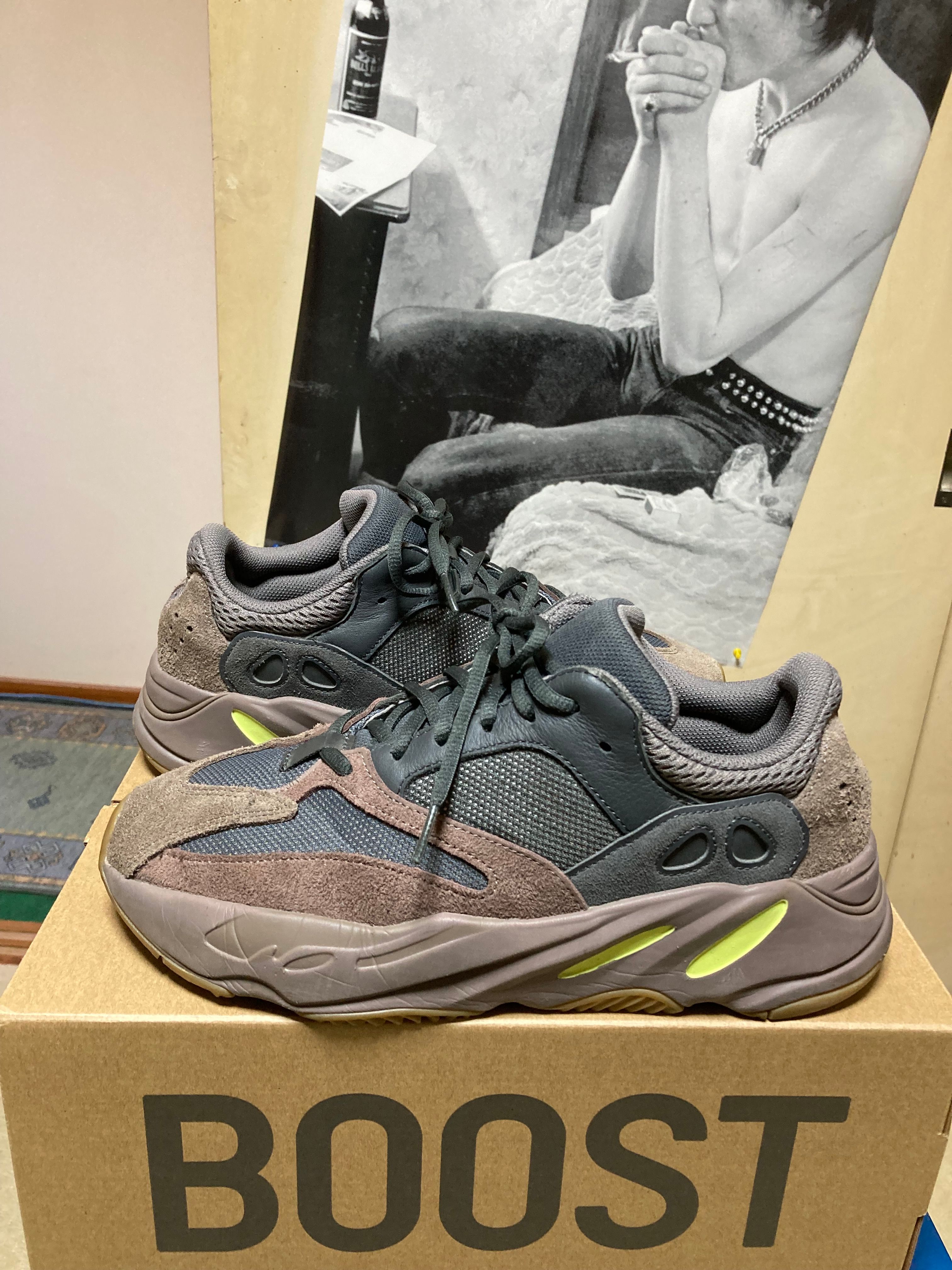 YEEZY BOOST 700 WAVE RUNNER DARK GREY