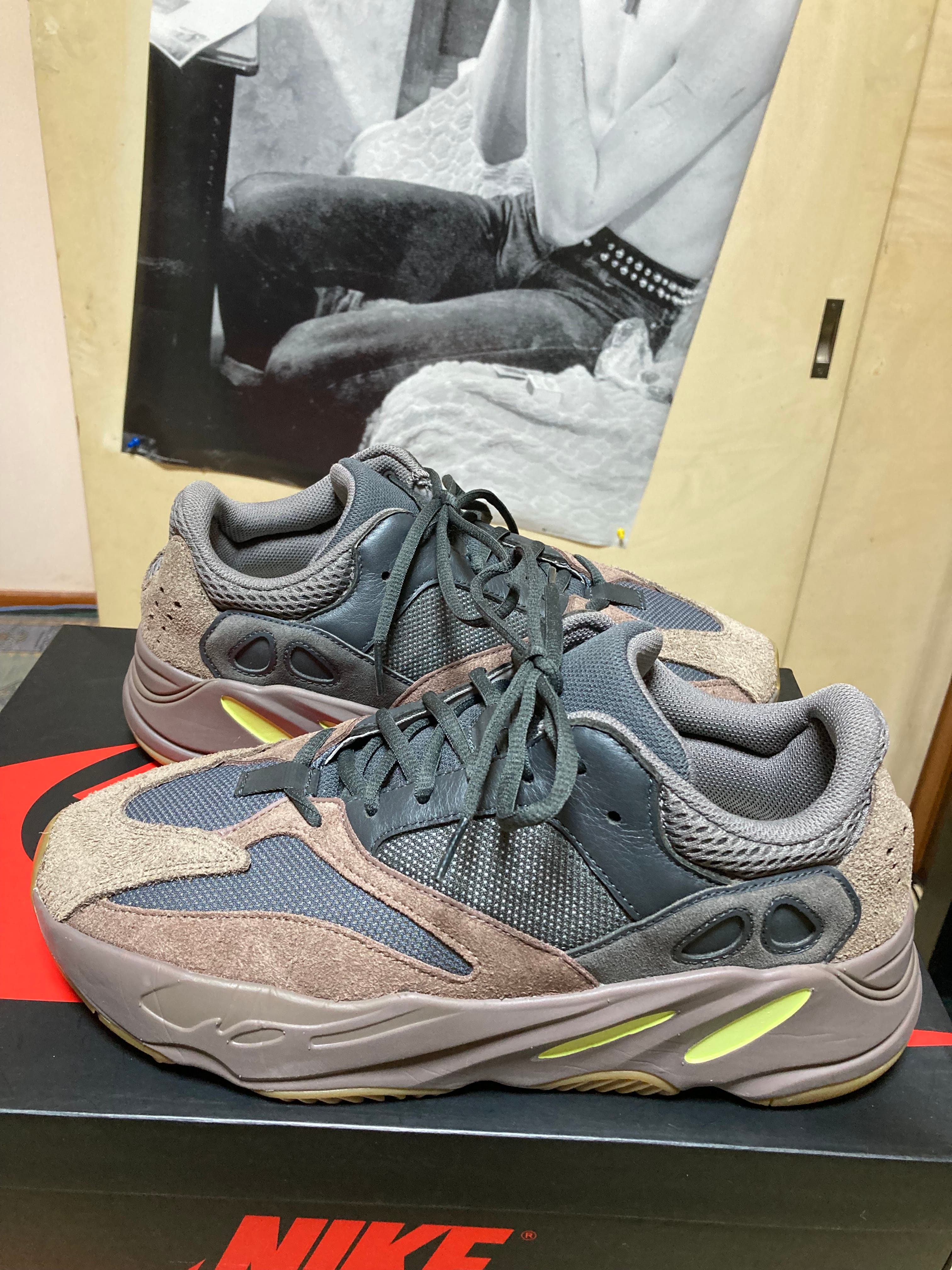 YEEZY BOOST 700 WAVE RUNNER DARK GREY