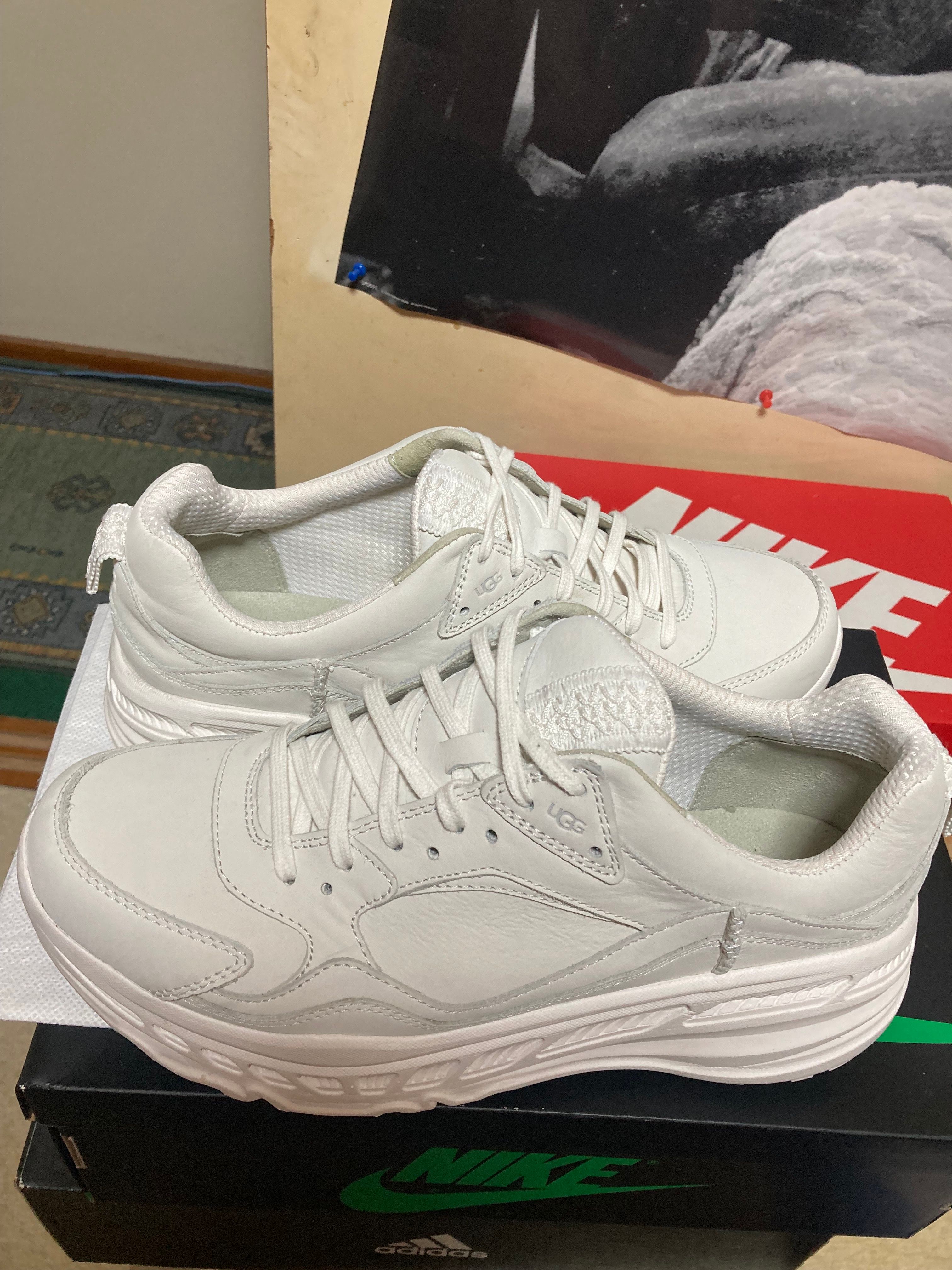 アグ CA805 "ホワイトヌバック"