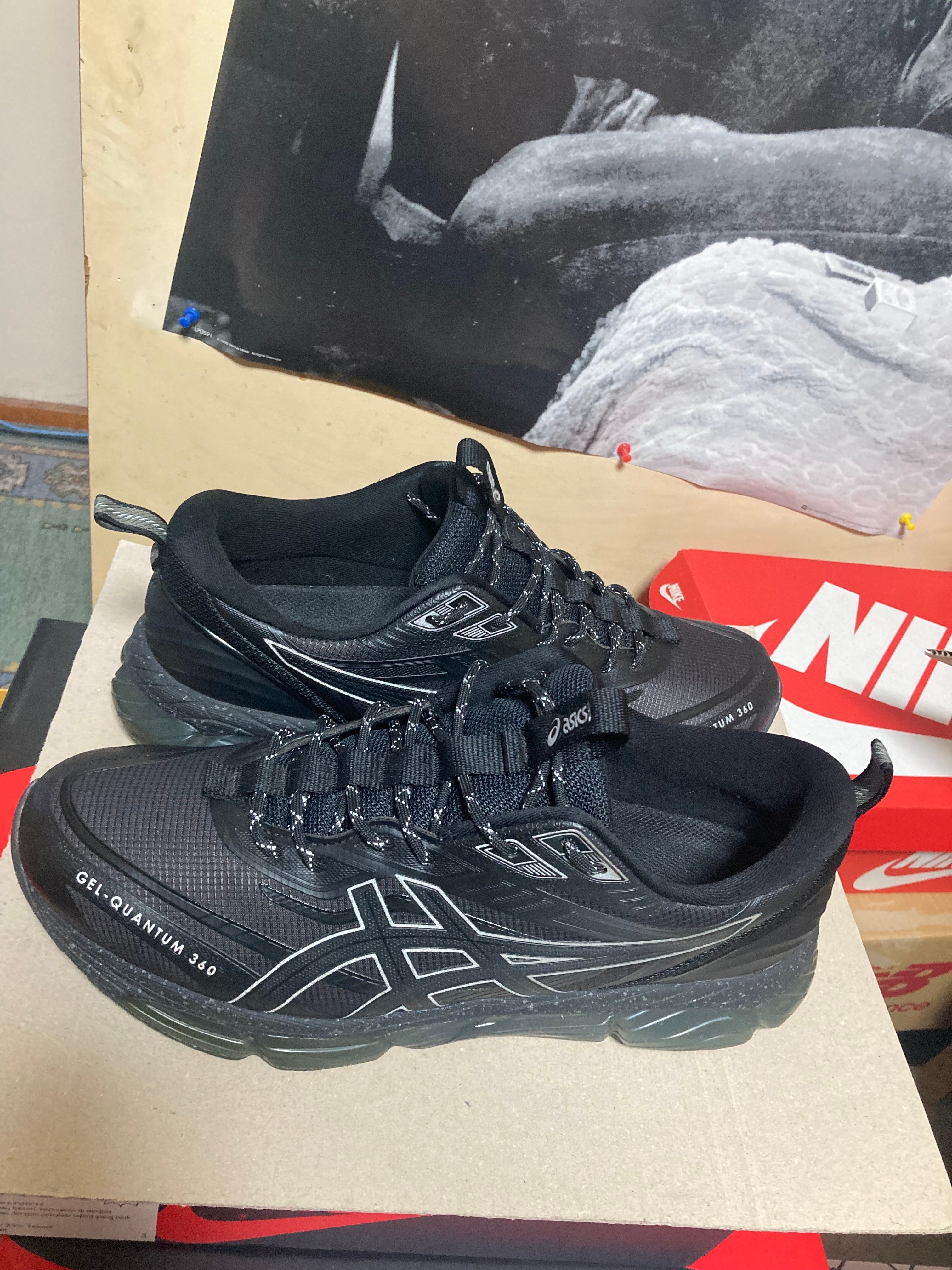 アシックス ゲルクォンタム360 8 ユーティリティ "ブラック/トリュフグレー"