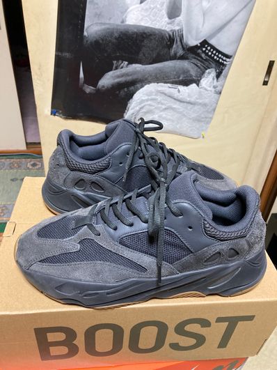 adidas YEEZY Boost 700 "Utility Black"