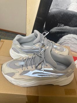 アディダス イージーブースト700V2 "クリーム"