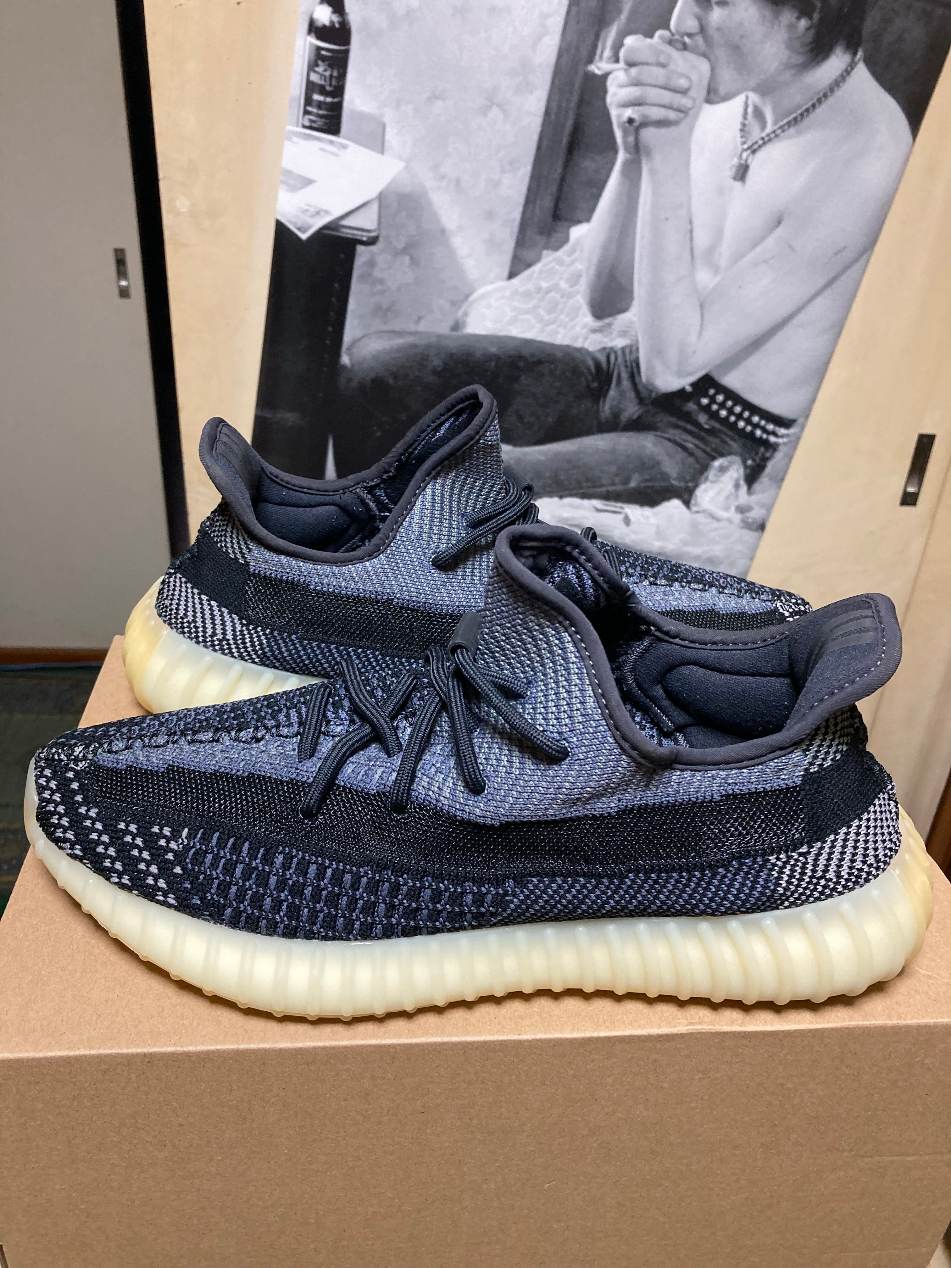 adidas YEEZY Boost 350V2 "Carbon"