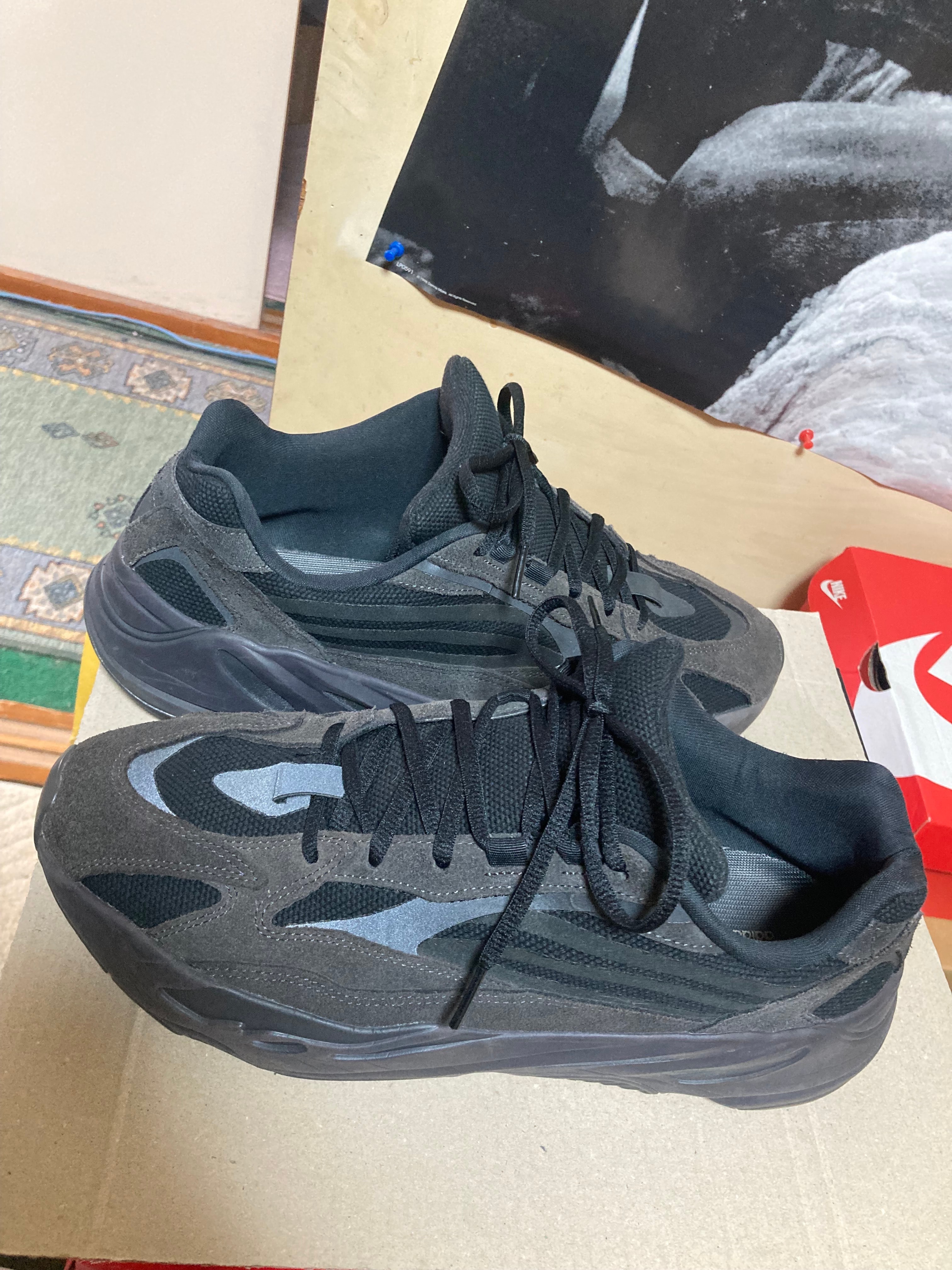 イージーブースト 700 V2(YEEZY BOOST 700 V2)/イージー 人気の新作を