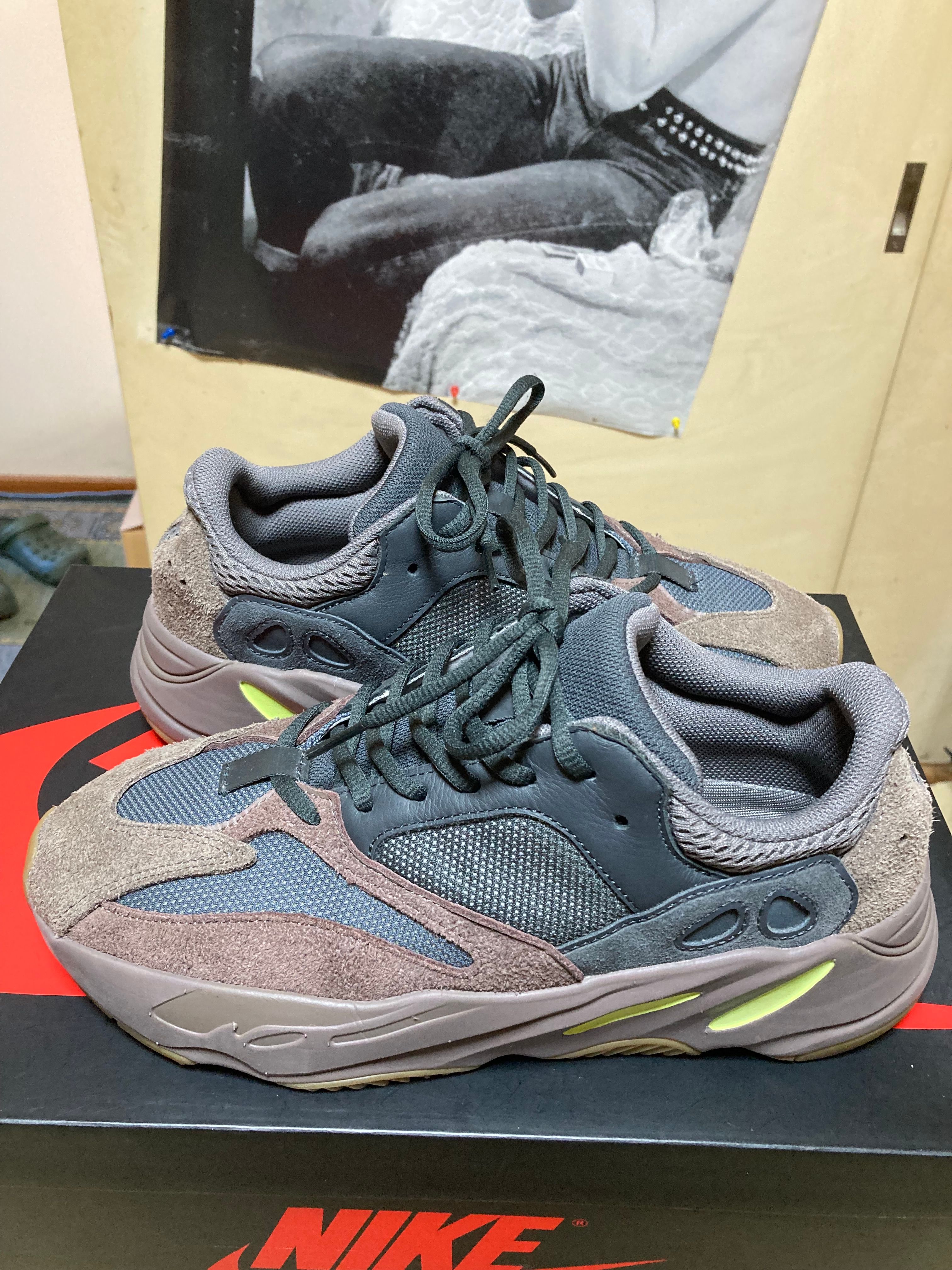 YEEZY BOOST 700 WAVE RUNNER DARK GREY