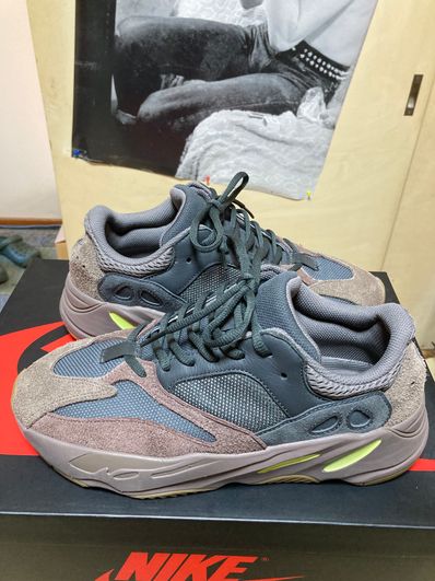 YEEZY BOOST 700 WAVE RUNNER DARK GREY