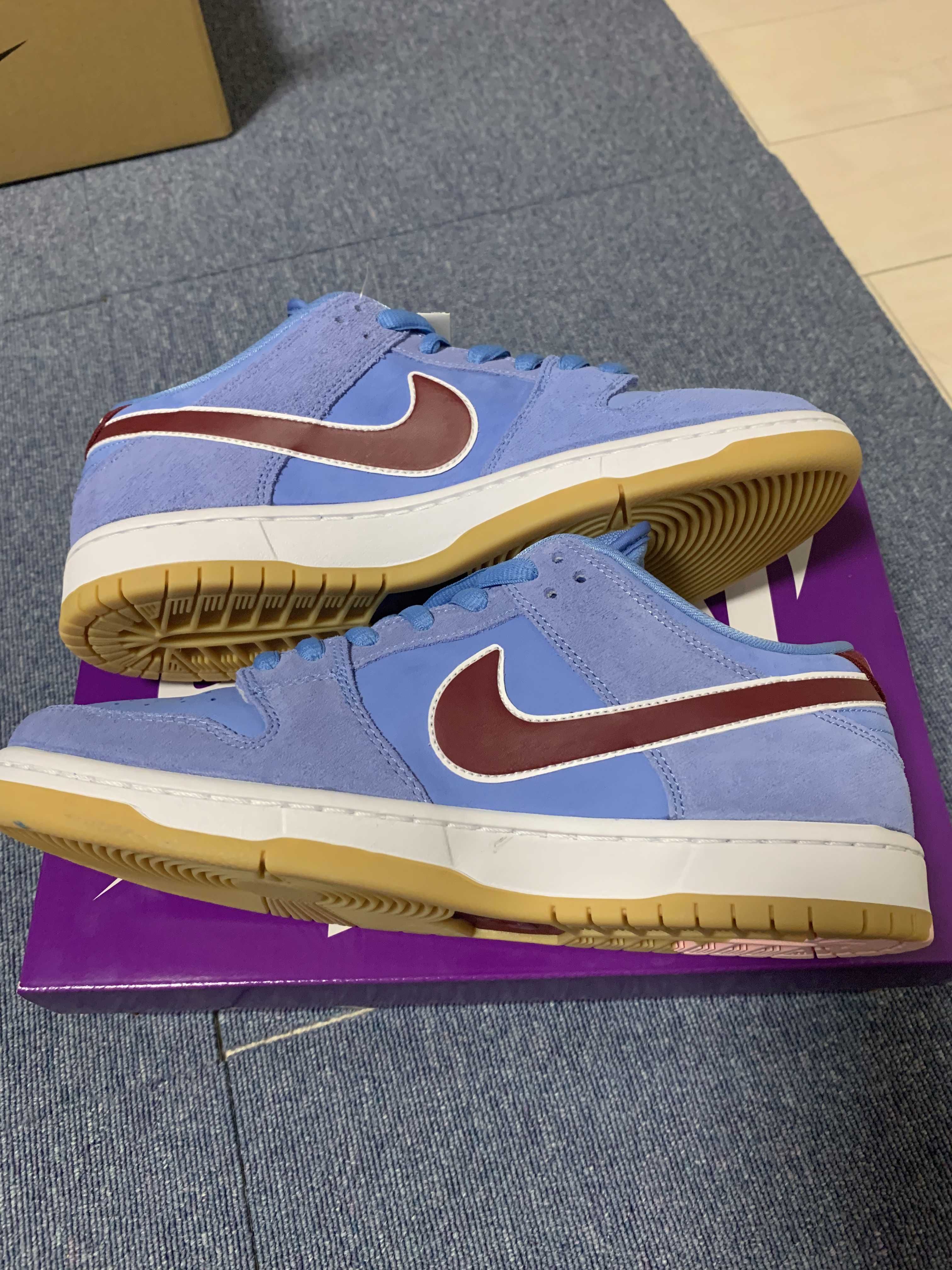 Nike SB Dunk Low Pro "Philadelphia Phillies/Valor Blue and Team Maroon"