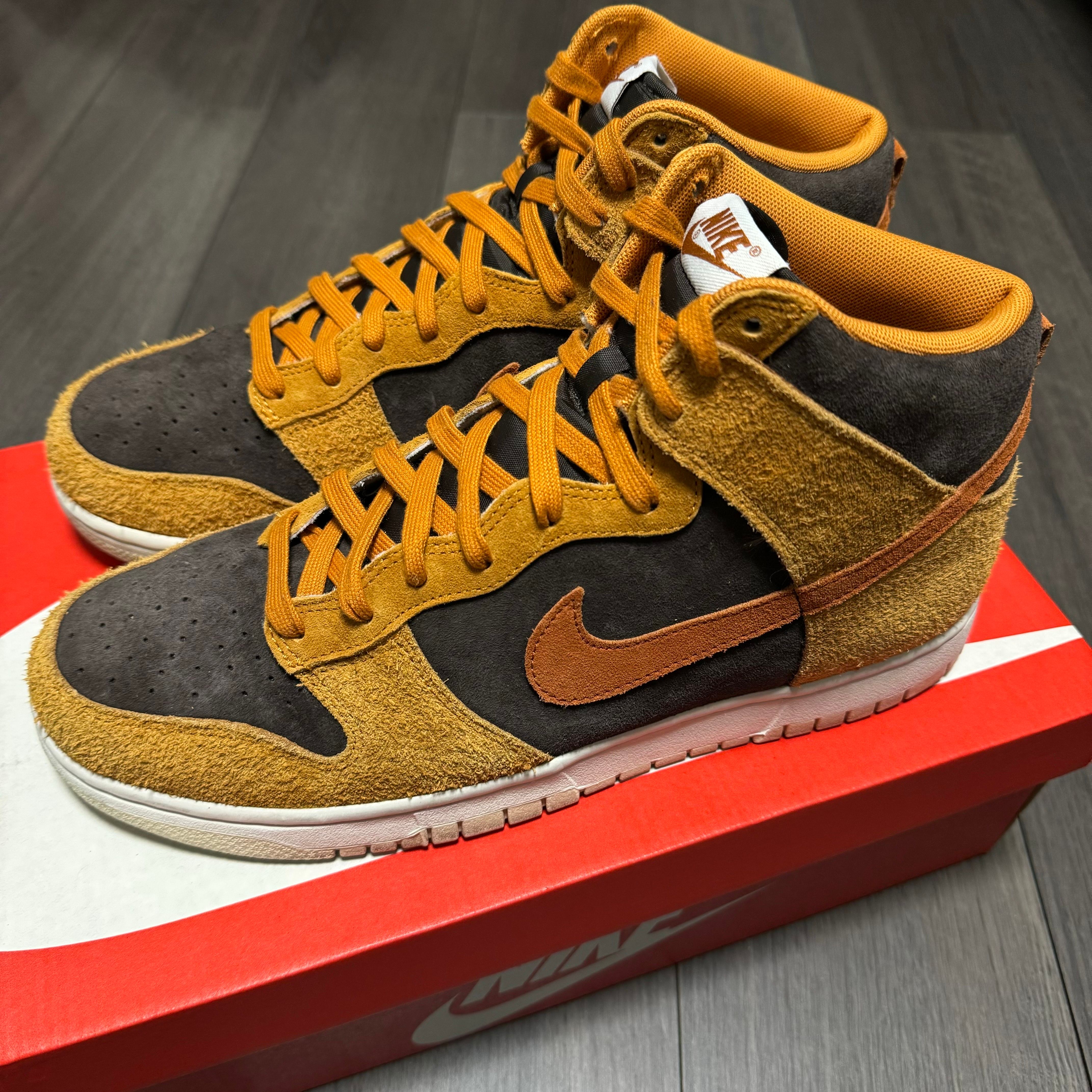 NIKE DUNK HIGH PRM "DARK CURRY"