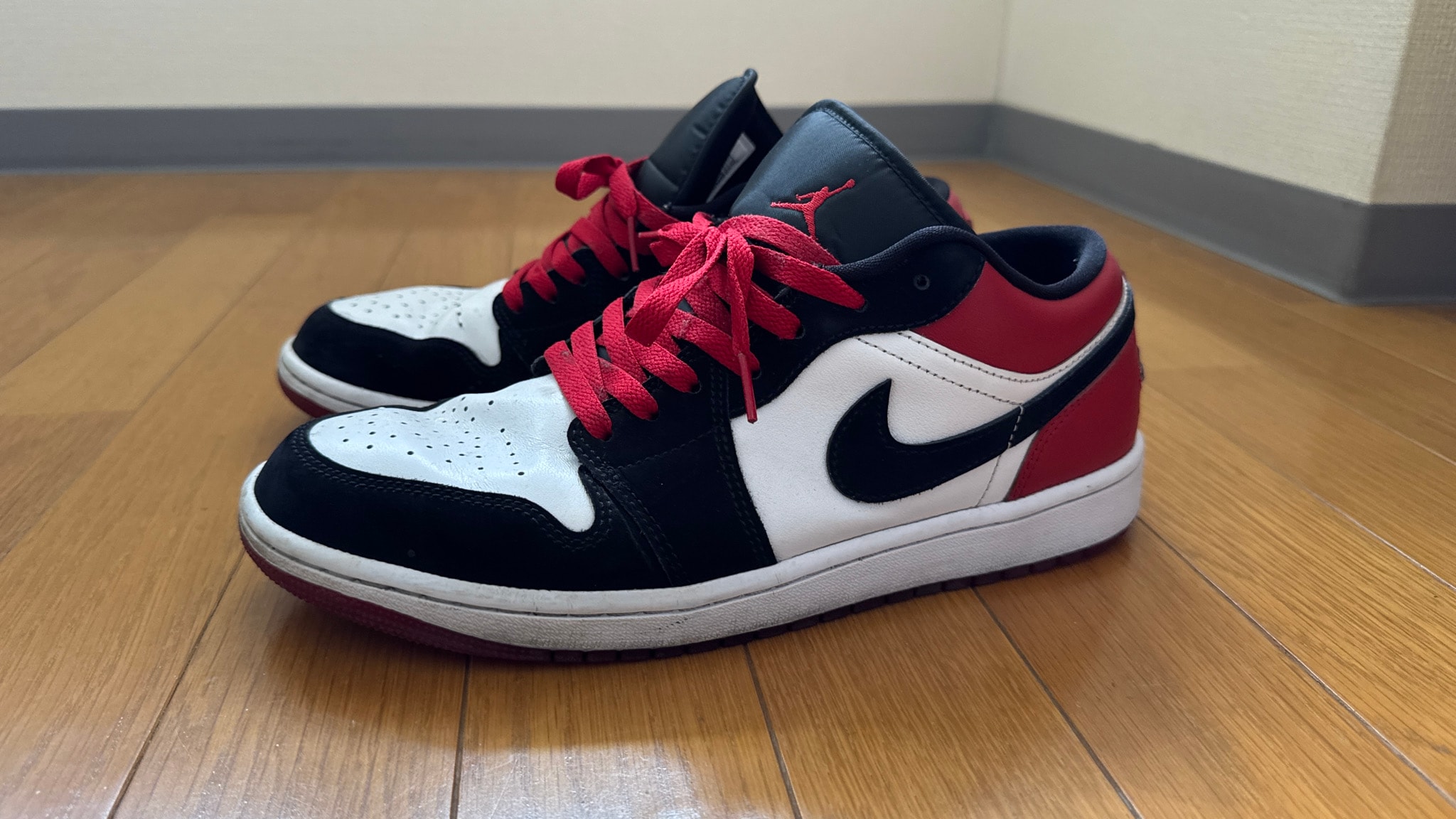 Nike Air Jordan 1 Low SE "Black Toe"
