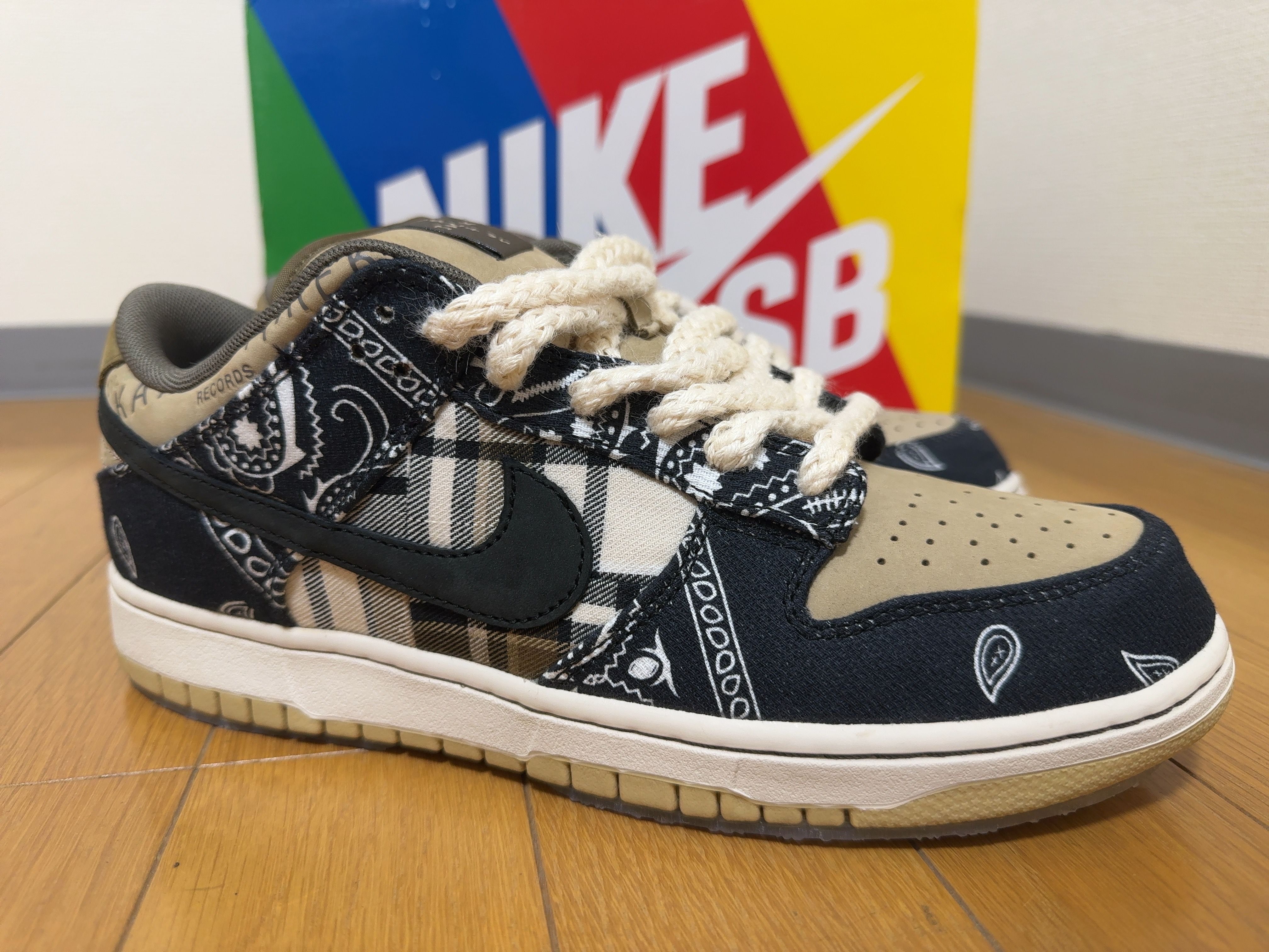 Travis Scott × Nike SB Dunk Low "Black/Parachute Beige"