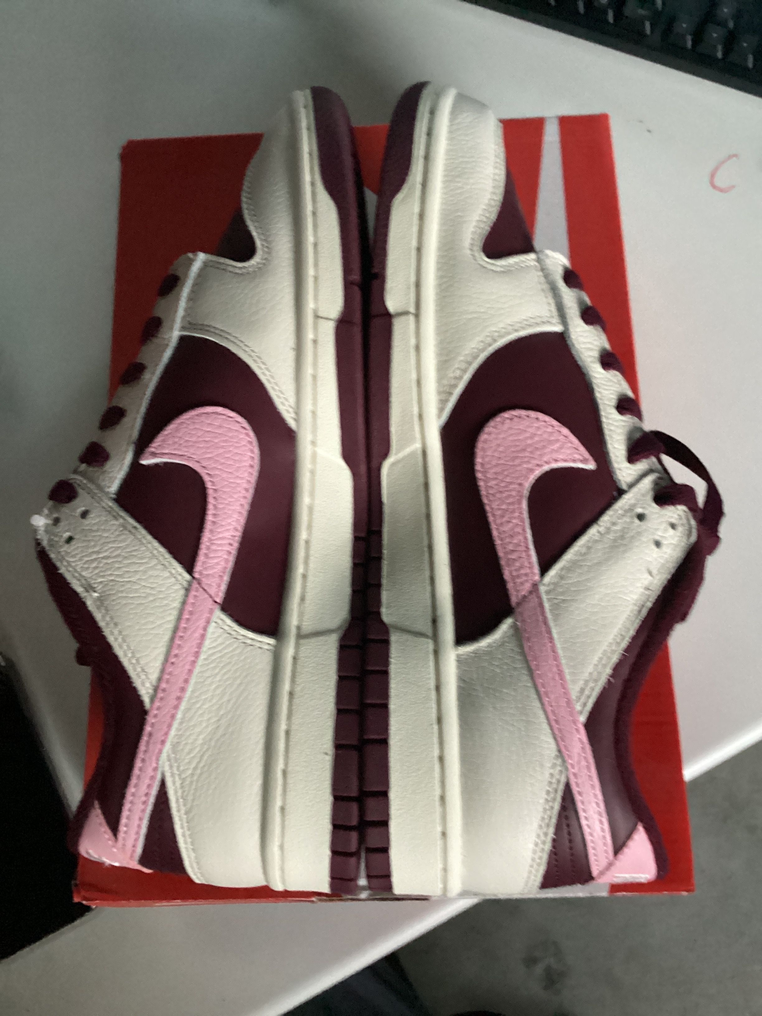 Nike Dunk Low "Valentine’s Day" (2023)