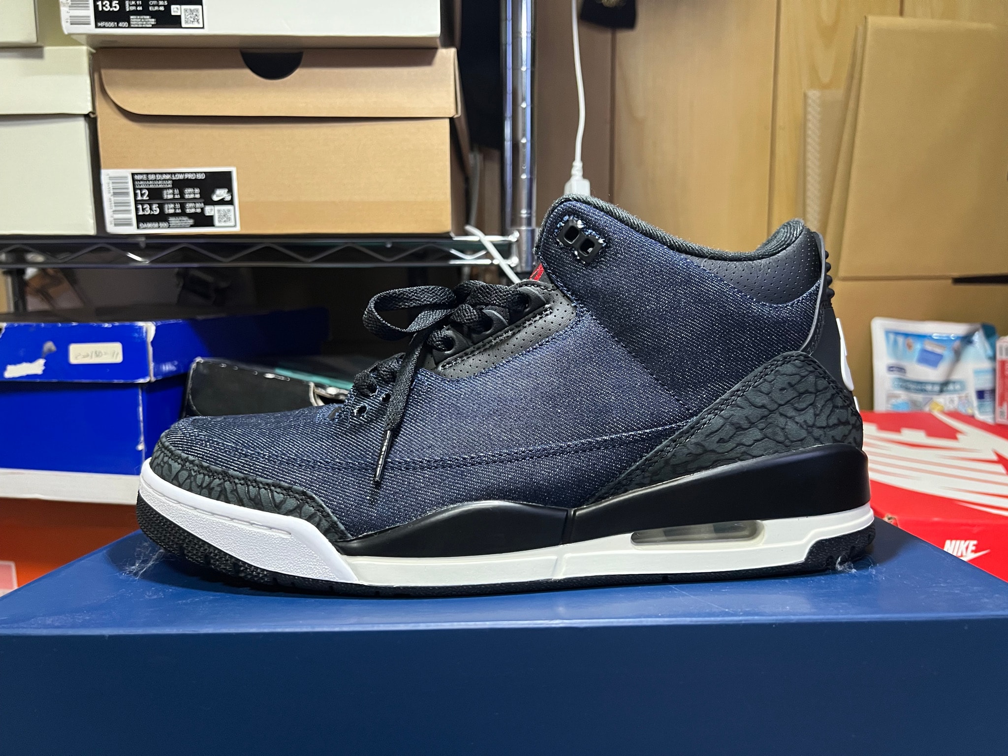 Levi’s × Nike Air Jordan 3 Retro SP "Indigo and Gym Red" (LEVI'S Tab)